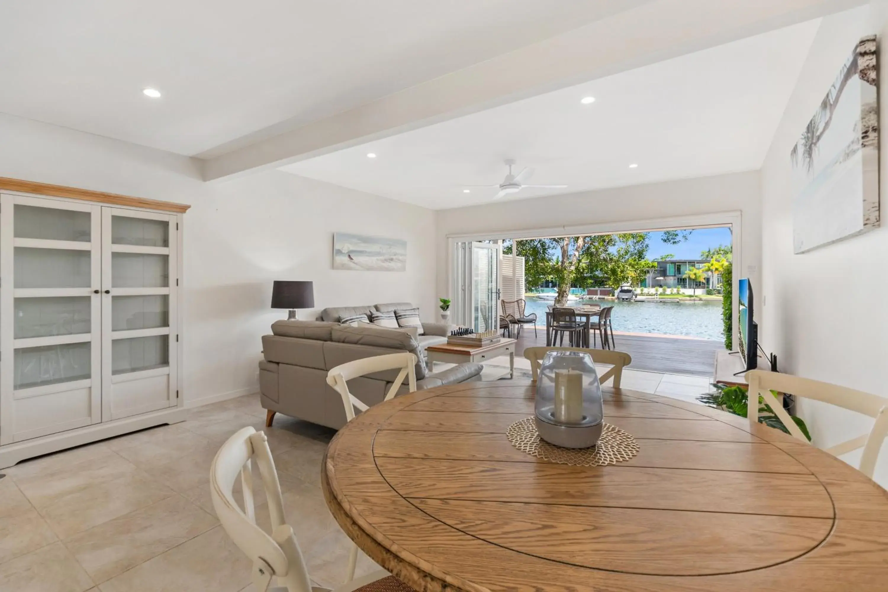 Dining Area in Noosa Entrance Waterfront Resort