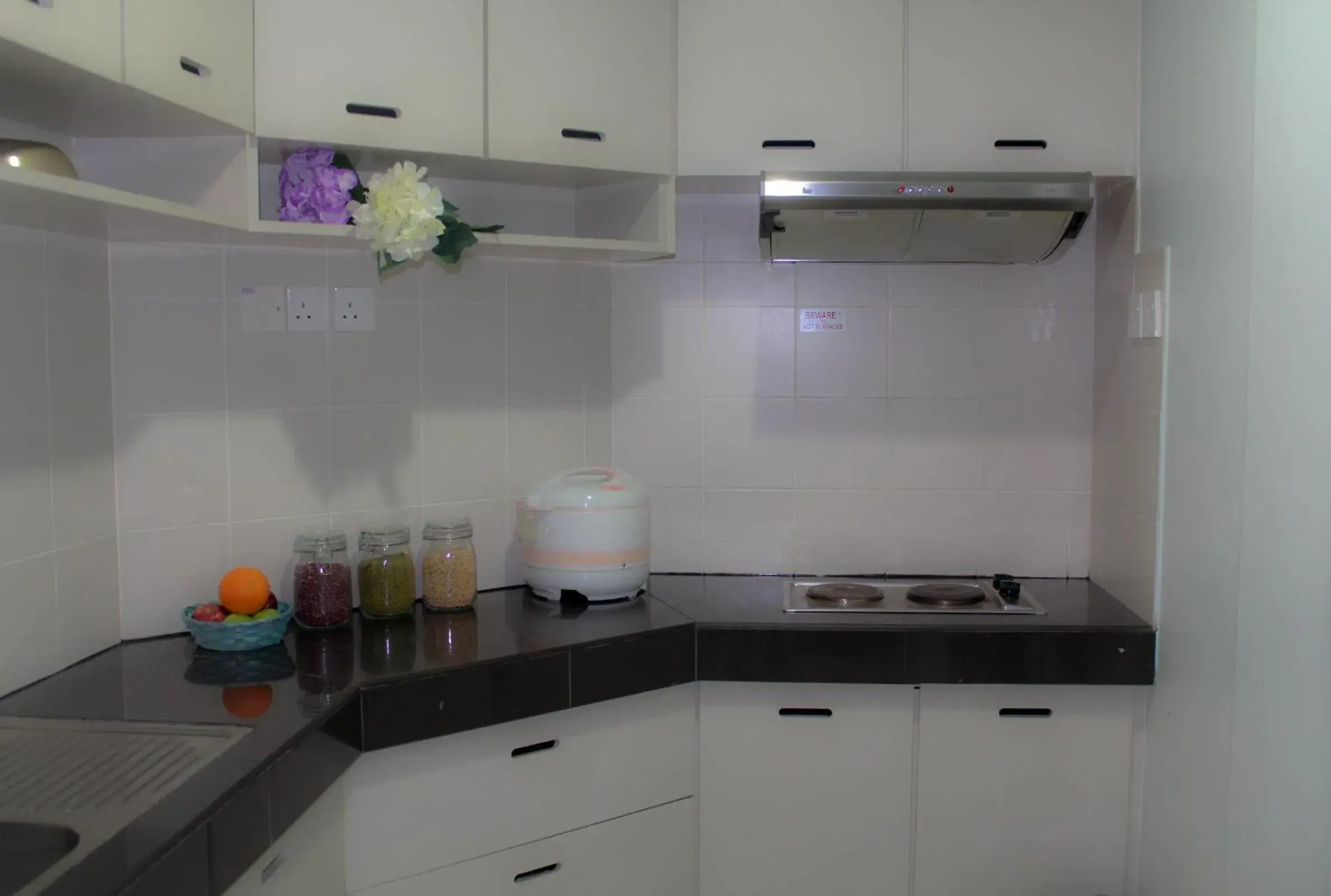 Kitchen or kitchenette, Kitchen/Kitchenette in Jinhold Service Apartment