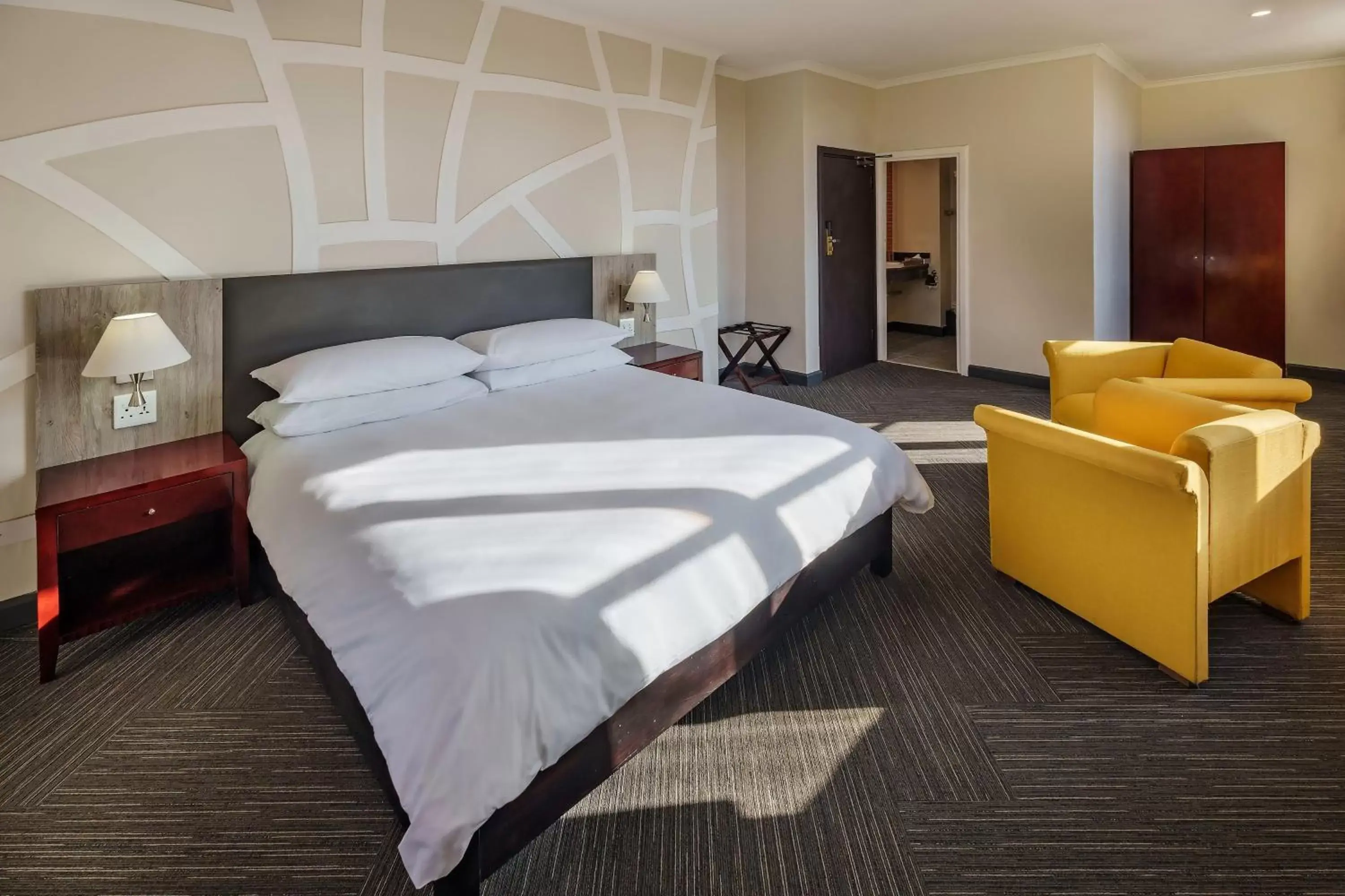 1 Bedroom Suite, 1 King, City view - single occupancy in Protea Hotel by Marriott Lusaka Cairo Road 1 Bedroom Suite, 1 King, City view - single occupancy in Protea Hotel by Marriott Lusaka Cairo Road