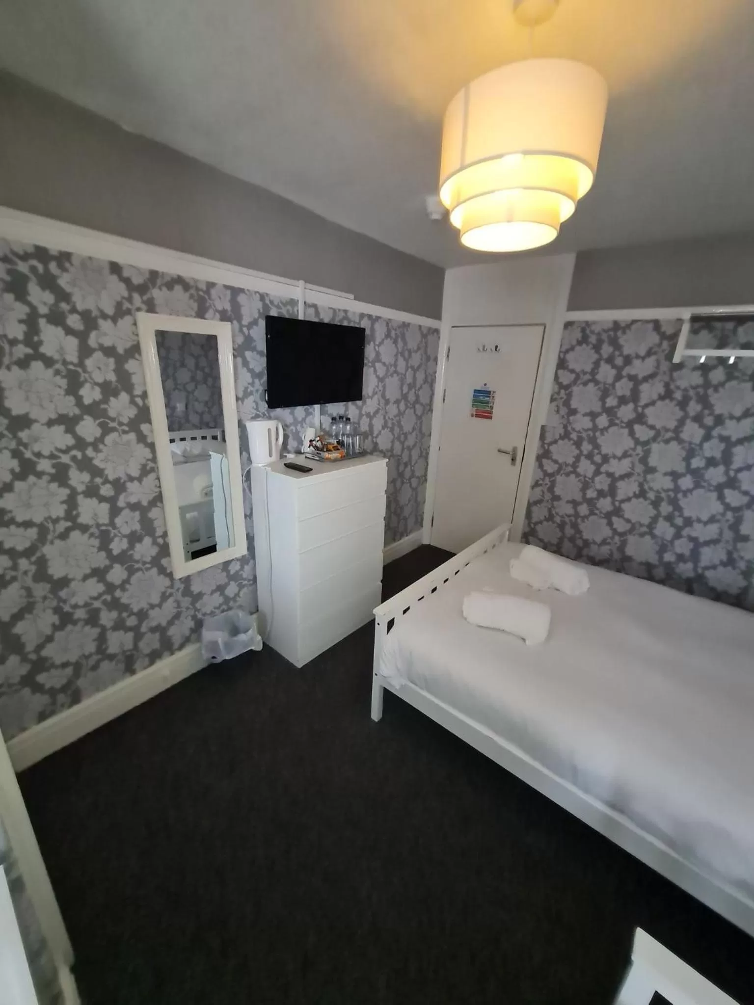 Bedroom, Bed in Queens Plaza Hotel