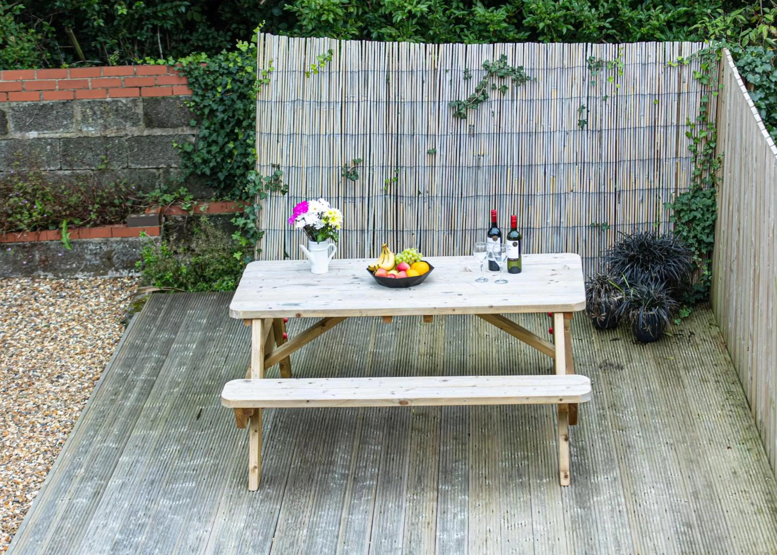 Garden in Entire family home , large rear garden and free parking