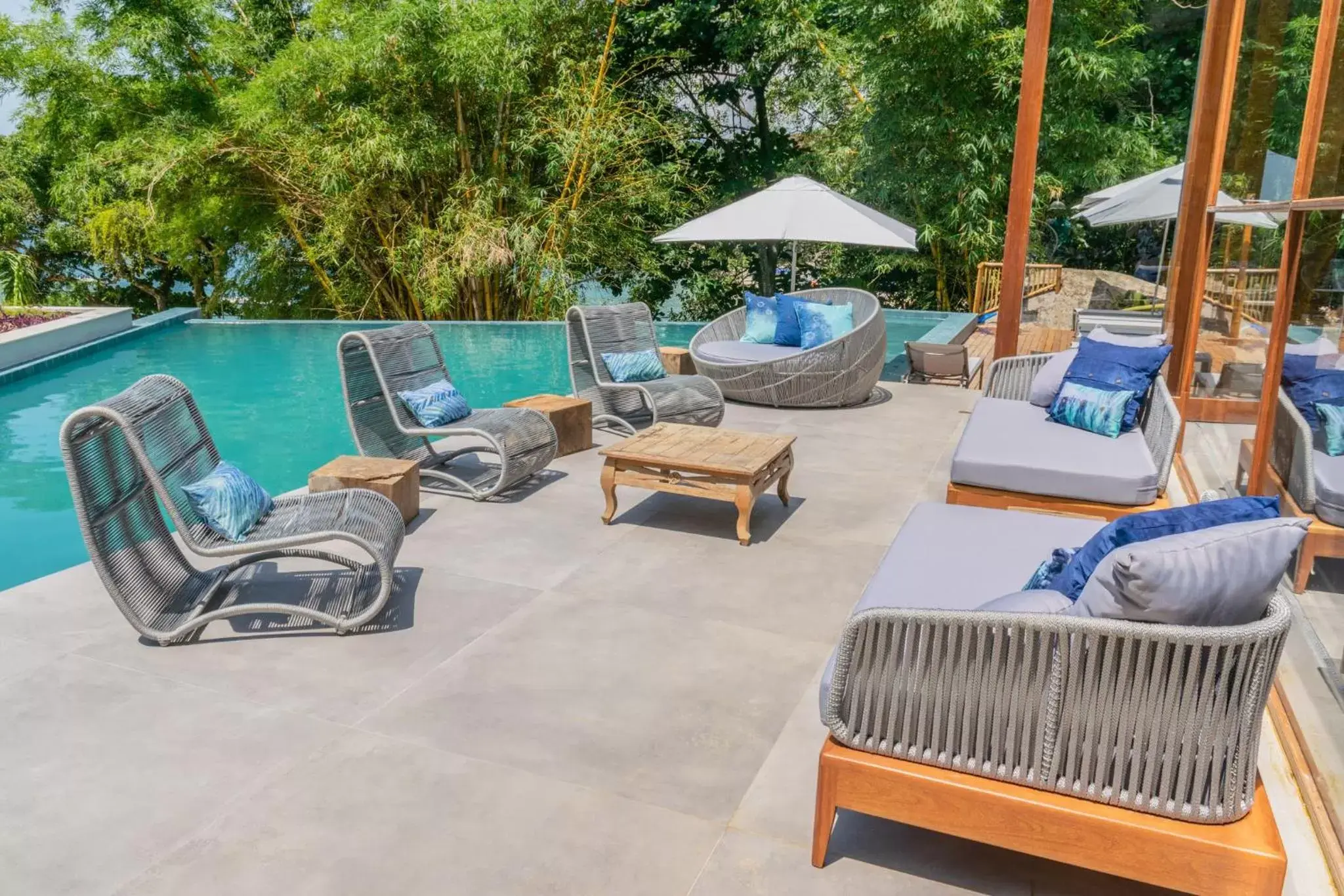 Seating area, Swimming Pool in Wyndham Ilhabela Casa Di Sirena