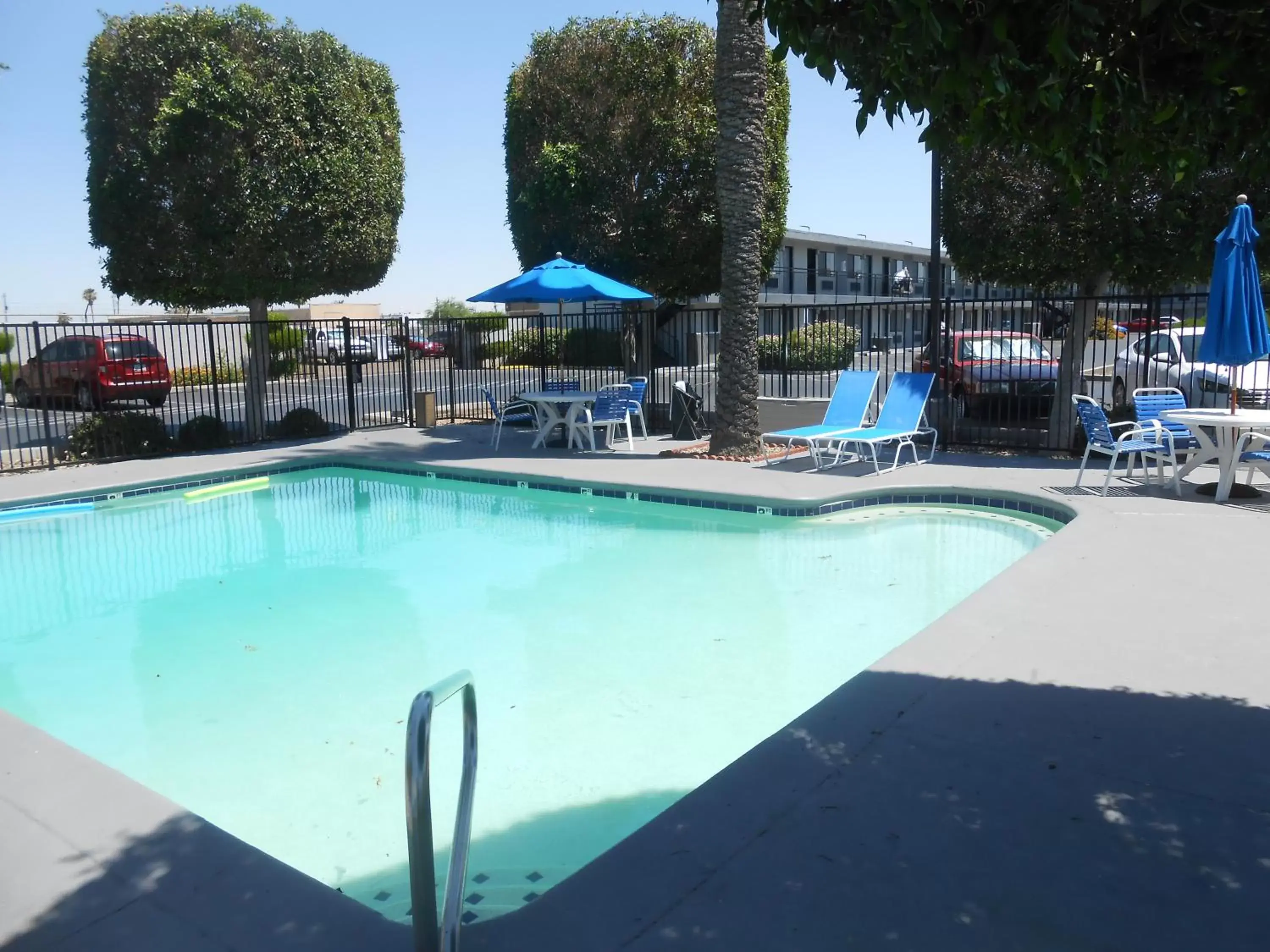 Swimming Pool in SureStay Hotel by Best Western Phoenix Airport