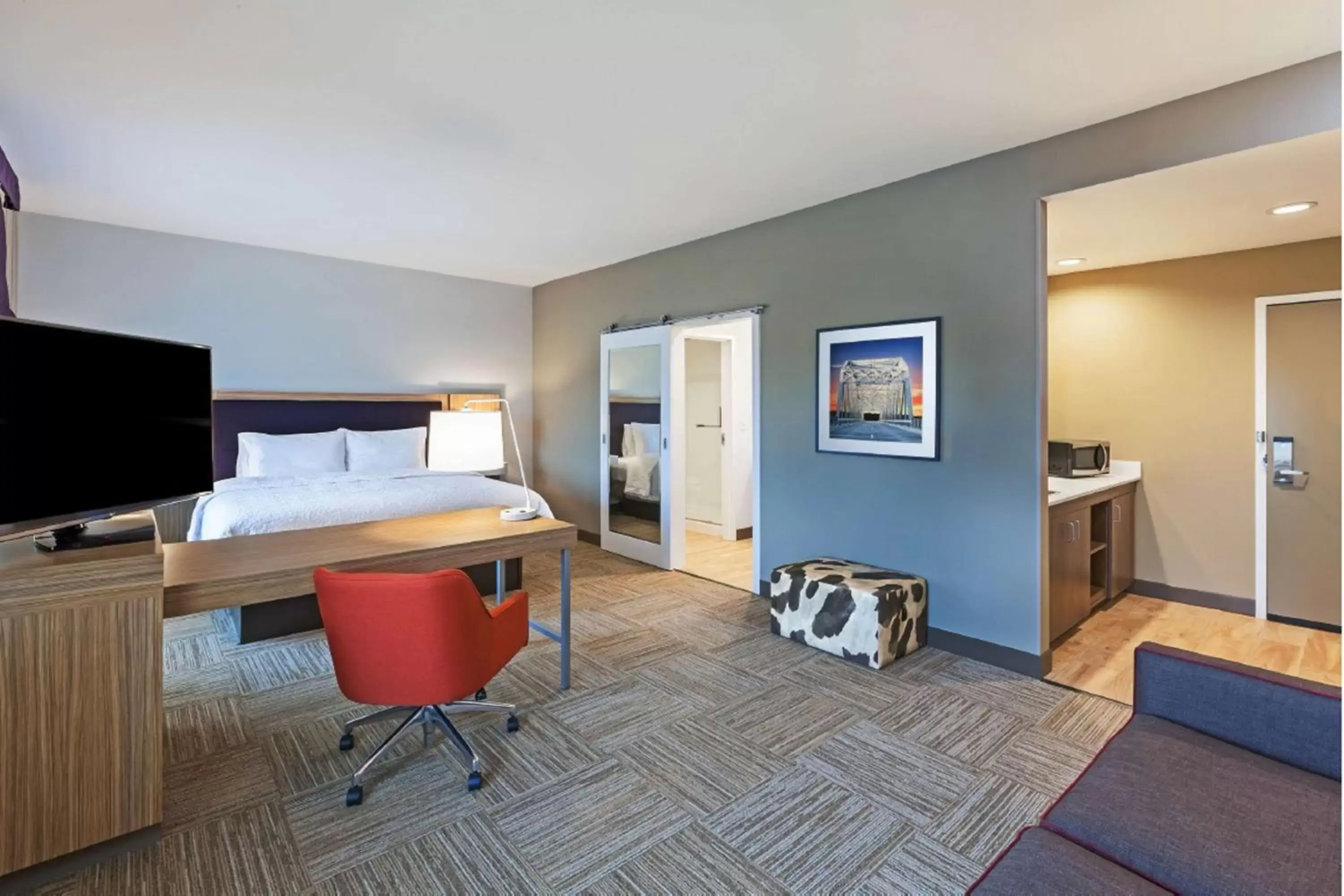 Bedroom, TV/Entertainment Center in Hampton Inn By Hilton Bulverde Texas Hill Country