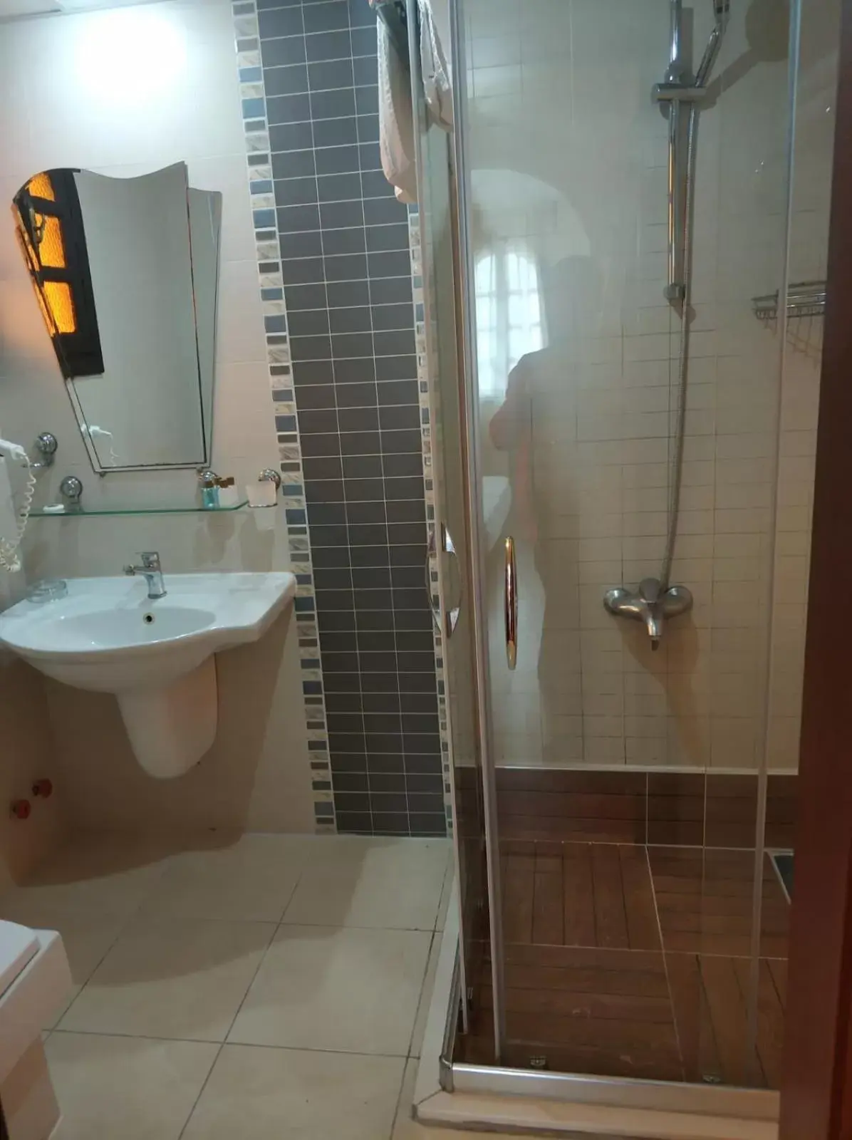 Shower, Bathroom in Altinsaray Hotel