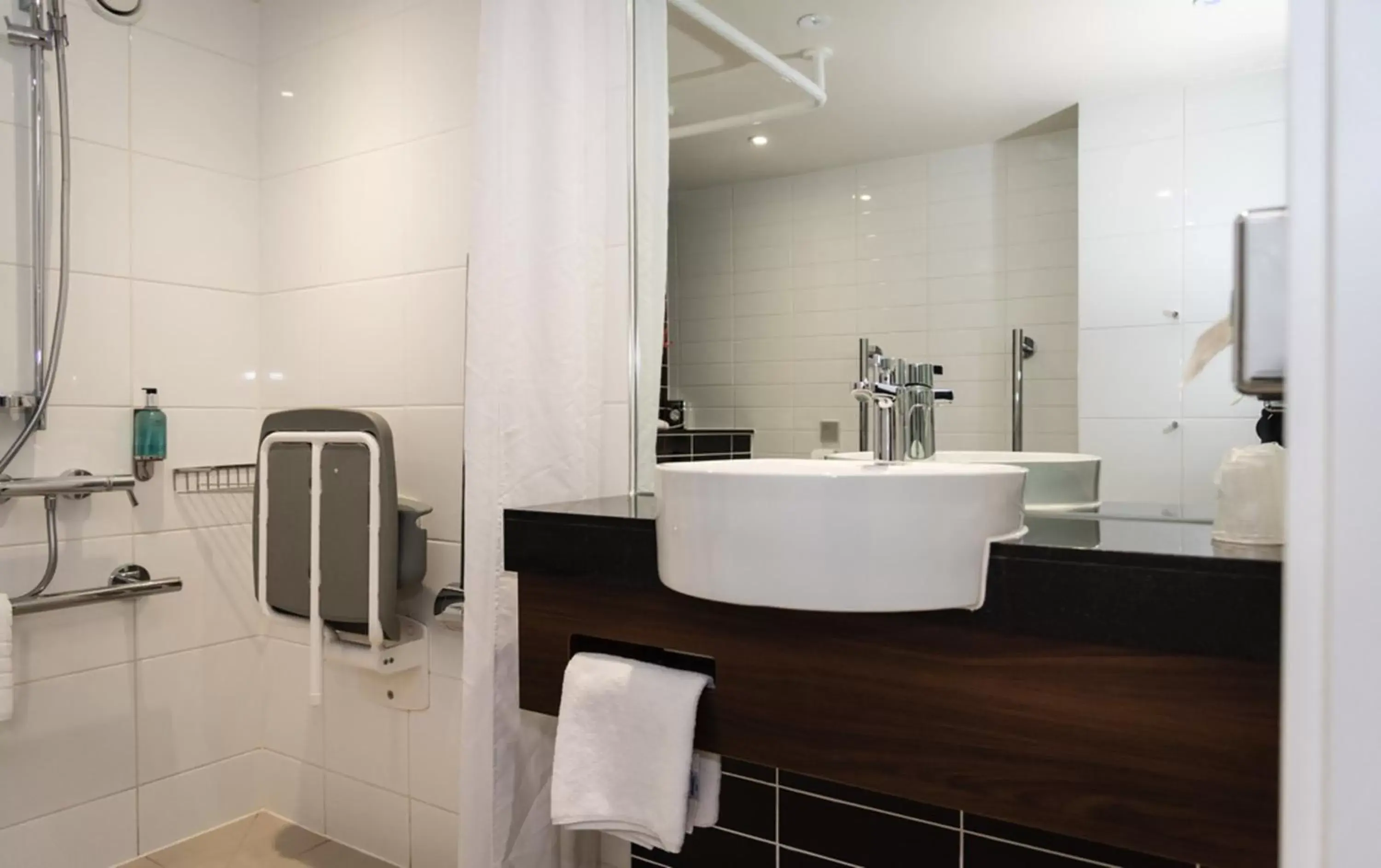 Bathroom in Holiday Inn Express London - ExCel, an IHG Hotel