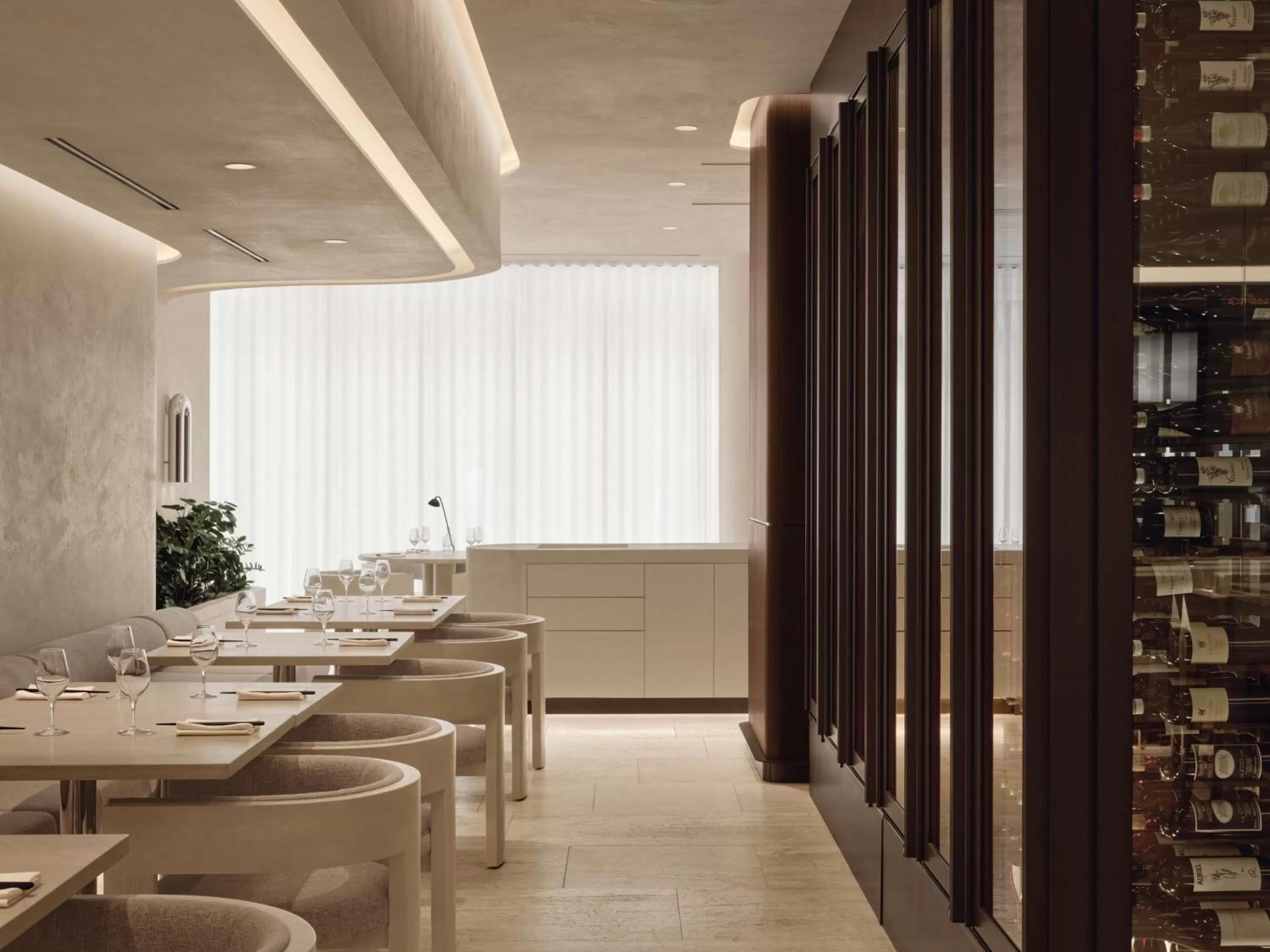 Restaurant/places to eat in Vogue Hotel Montreal Downtown, Curio Collection by Hilton