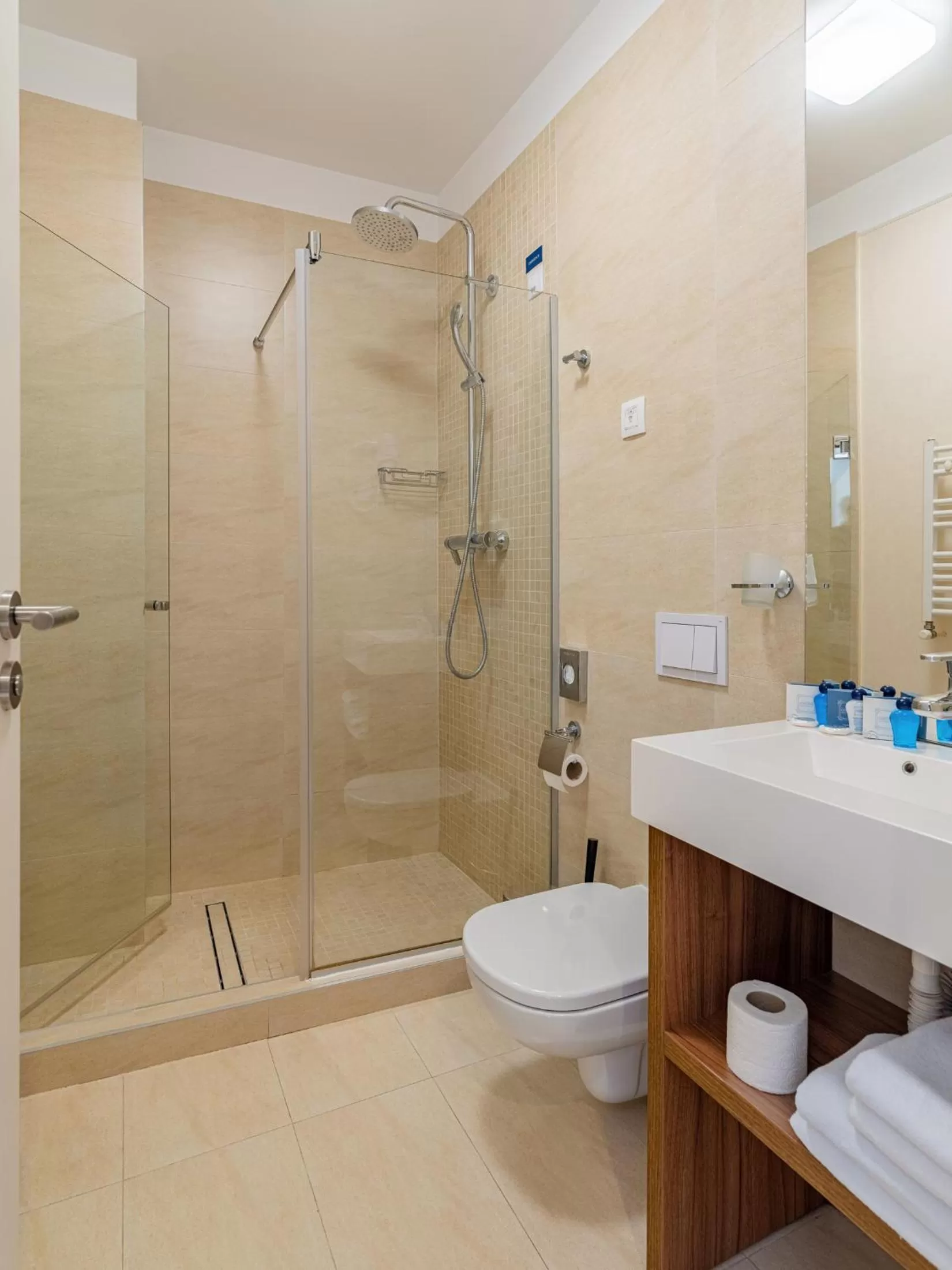 Shower in Concorde Old Bucharest Hotel