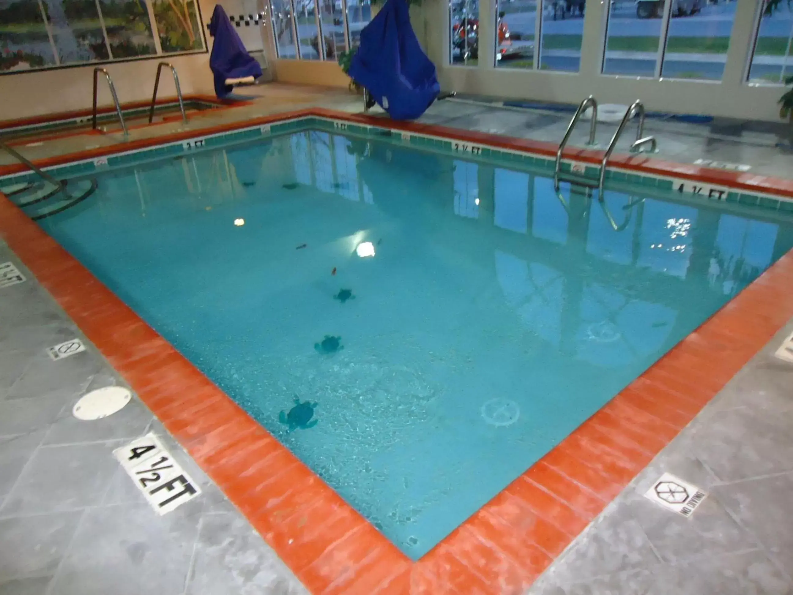 Swimming Pool in Country Inn & Suites by Radisson, Savannah I-95 North