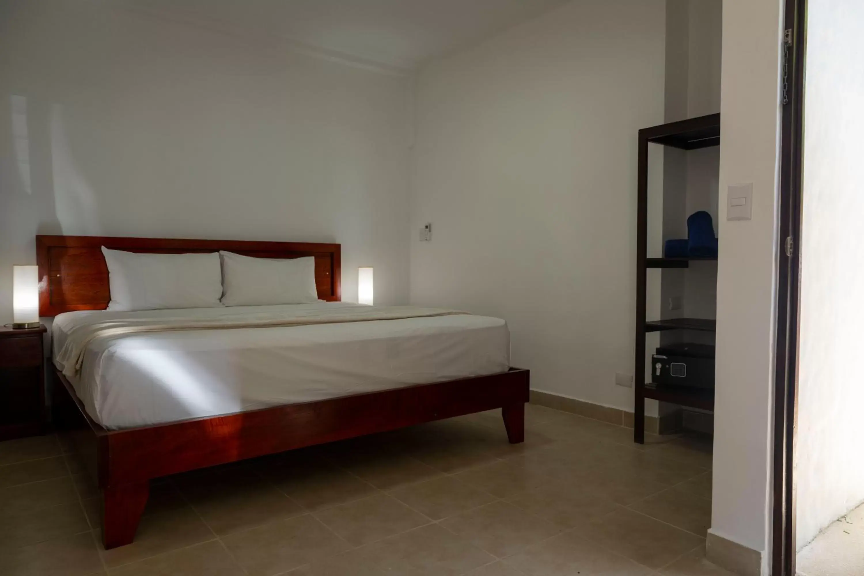 Bedroom, Bed in Fuego del Sol Beachfront Hotel