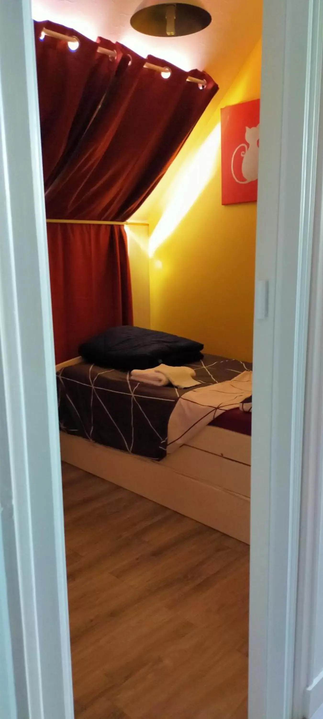 Bedroom, Bed in La CHAMBRE