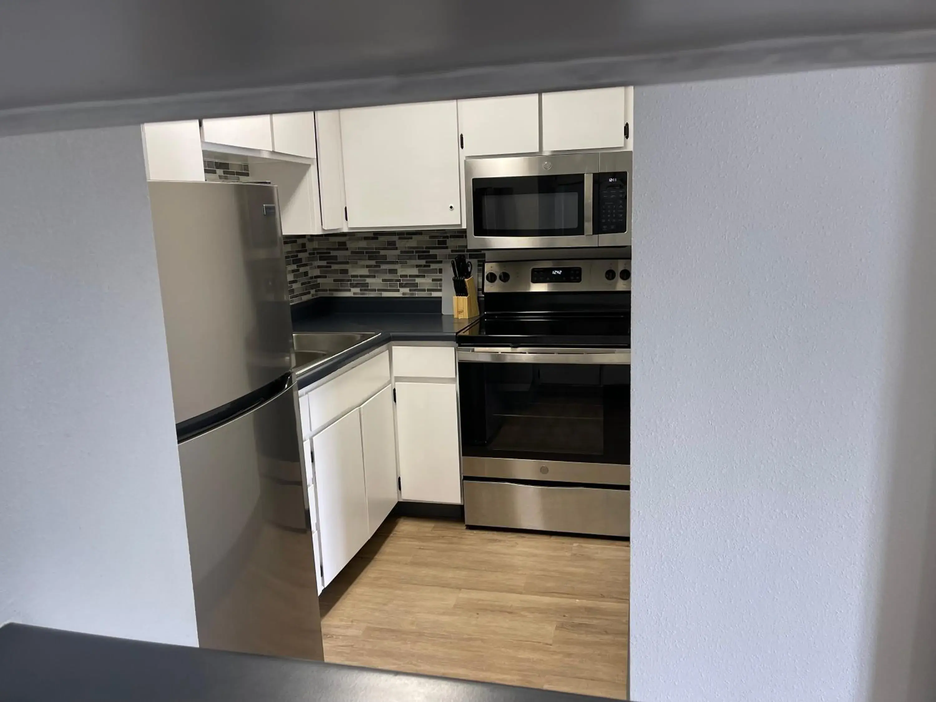 Kitchen or kitchenette, Kitchen/Kitchenette in Seabird Lodge Fort Bragg