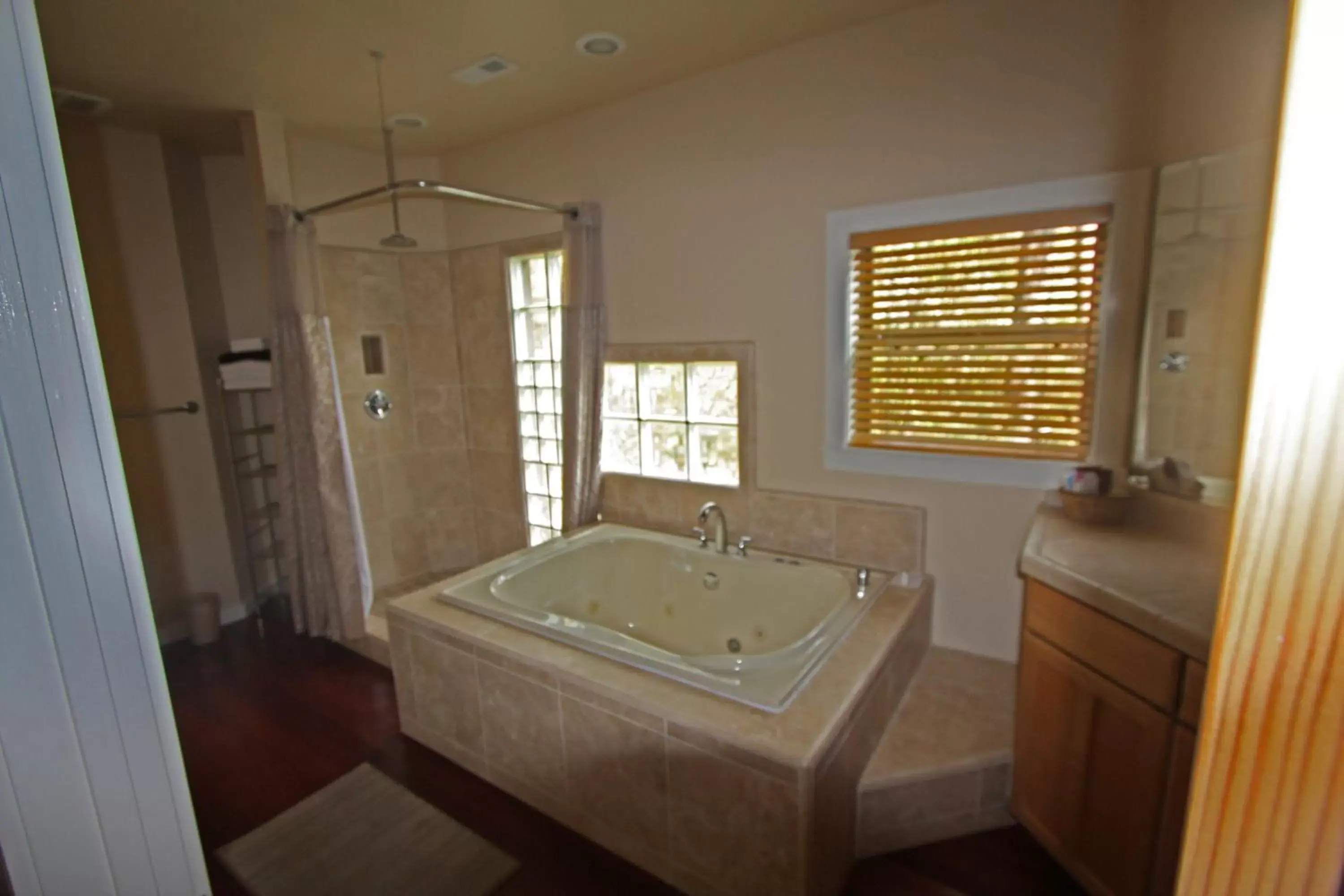 Bathroom in The Inn at Shasta Lake