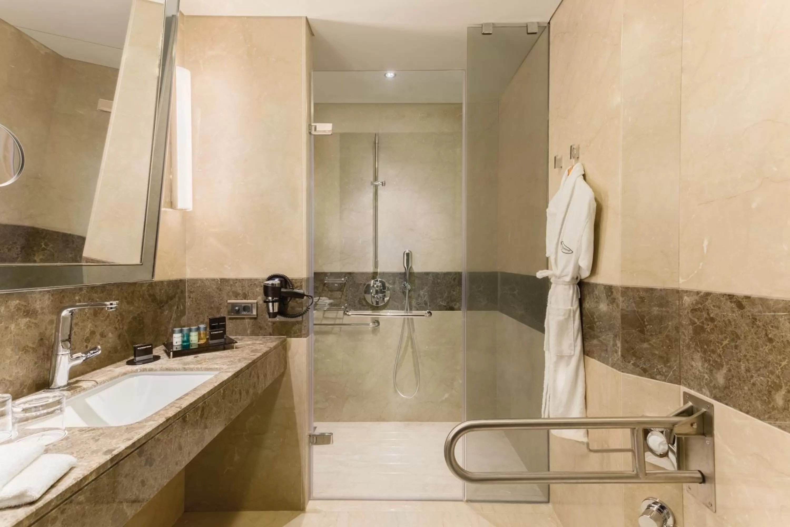 Toilet in Wyndham Grand Istanbul Europe