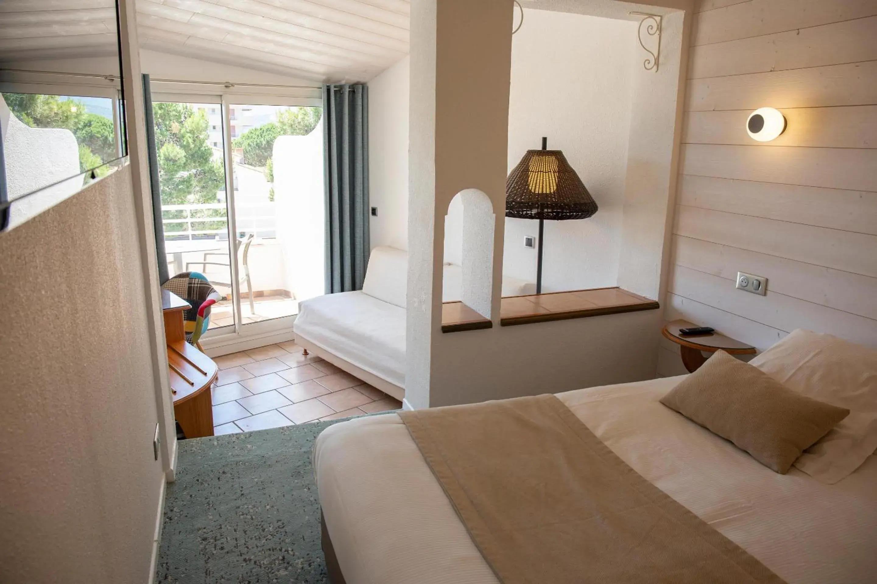 Room with Living Room - single occupancy - Sea View and Terrace in Grand Hôtel Du Lido