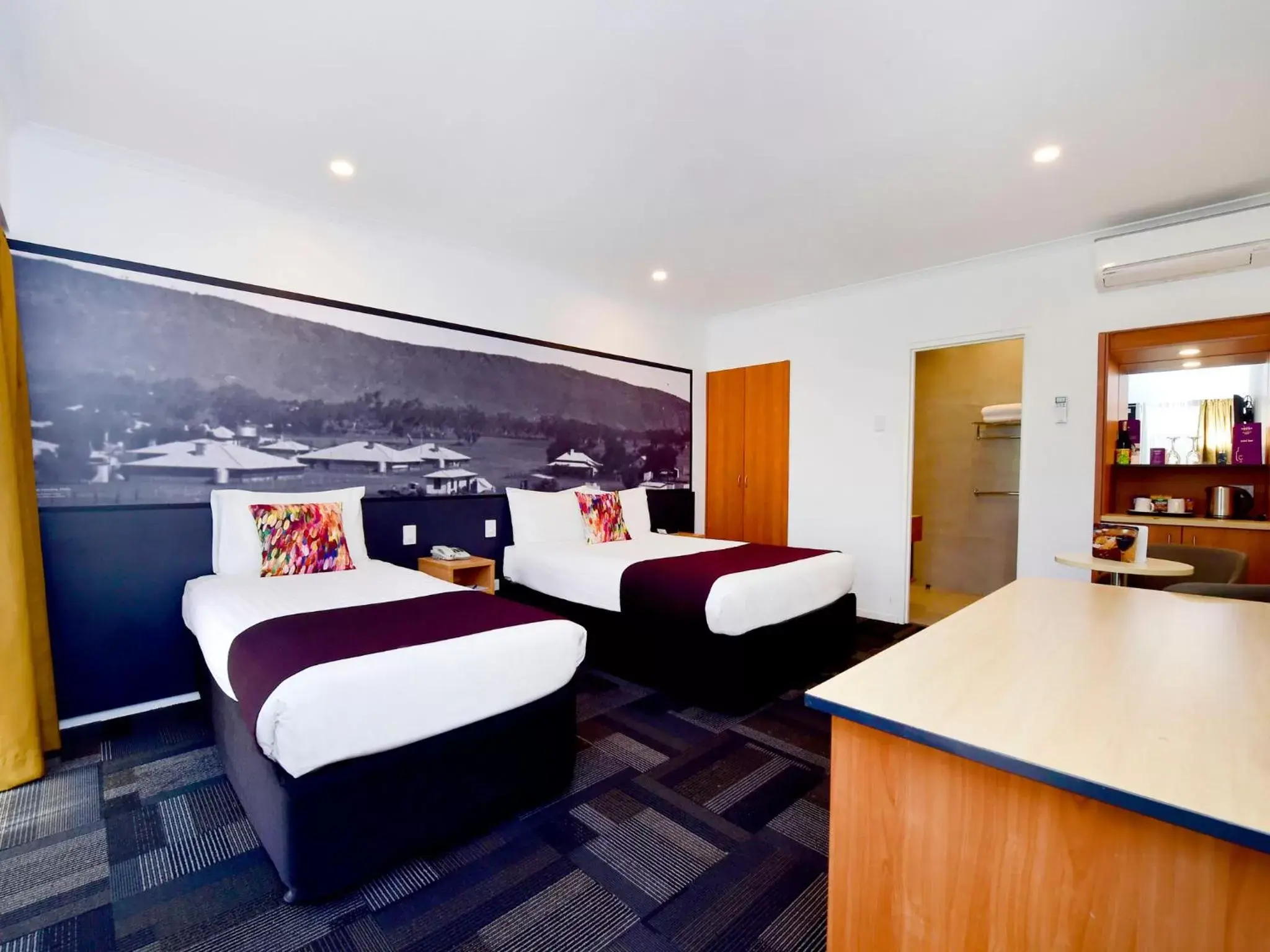 Bed in Mercure Alice Springs Resort