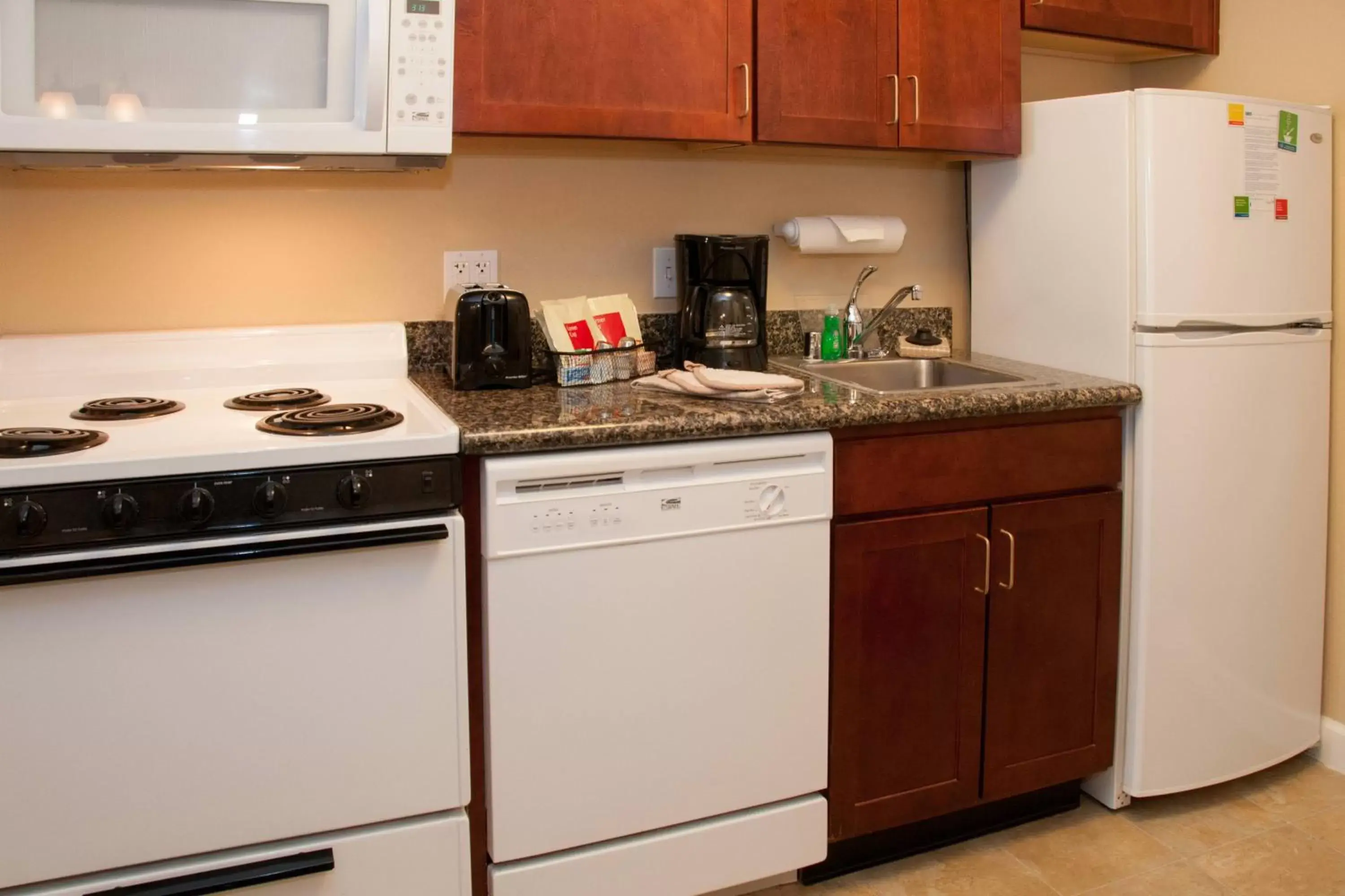 Kitchen or kitchenette, Kitchen/Kitchenette in TownePlace Suites by Marriott Colorado Springs South