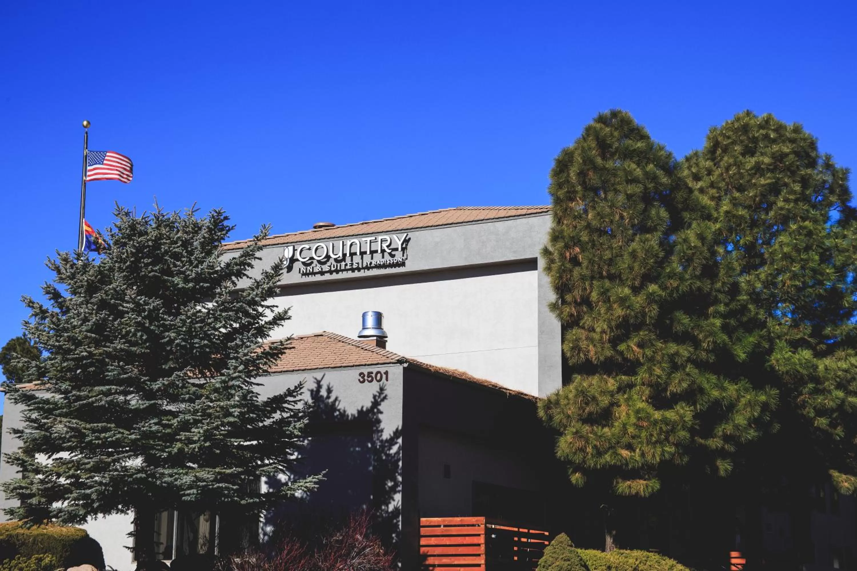 Property building in Country Inn & Suites by Radisson, Flagstaff, AZ