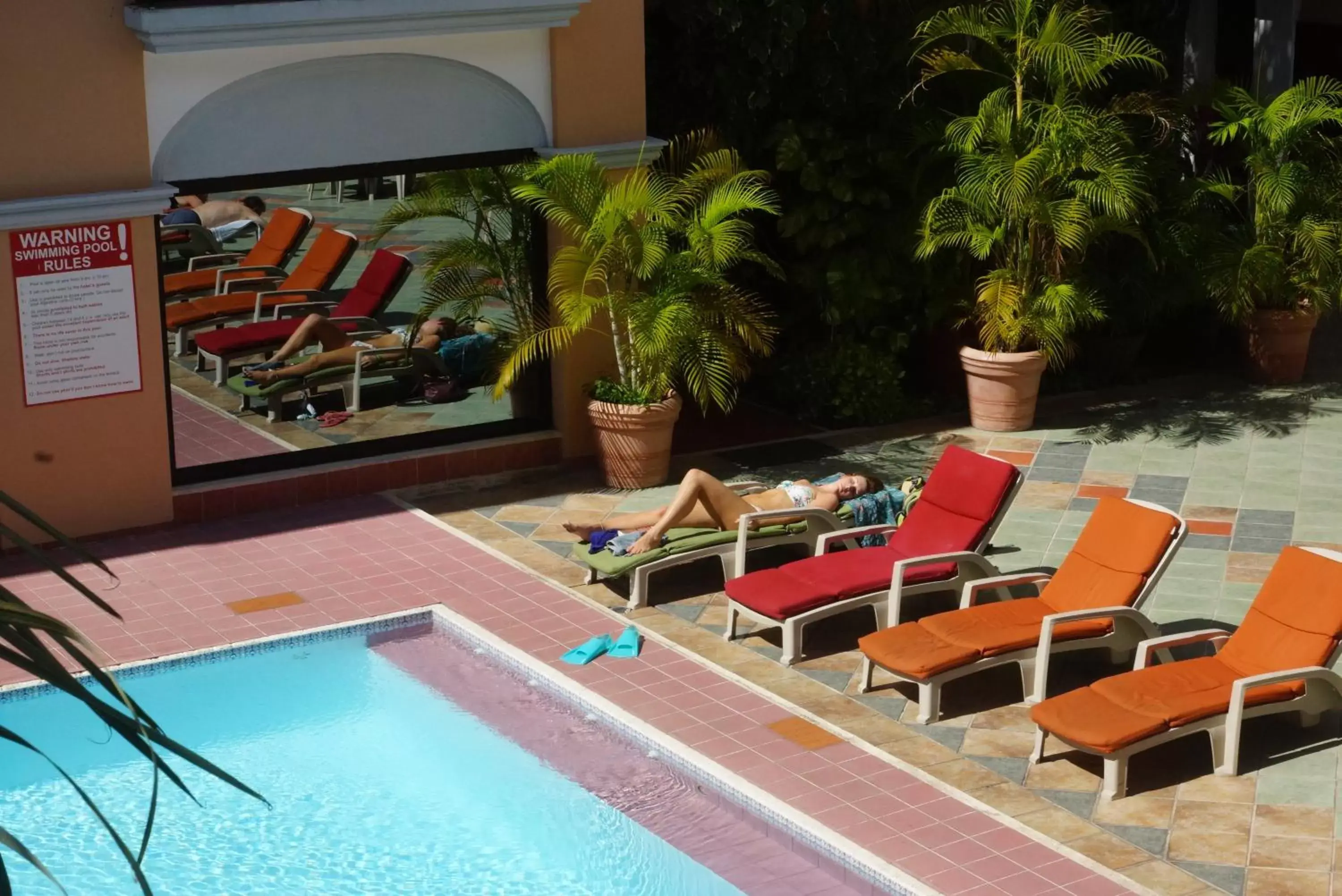 Swimming Pool in Hotel Doralba Inn