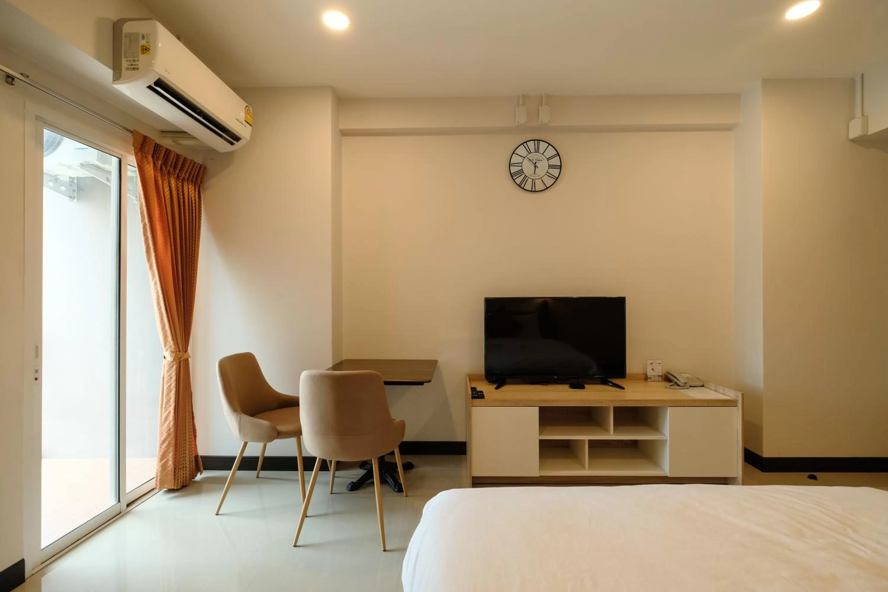 Seating area, Bed in U Sabai Hotel Bangkok