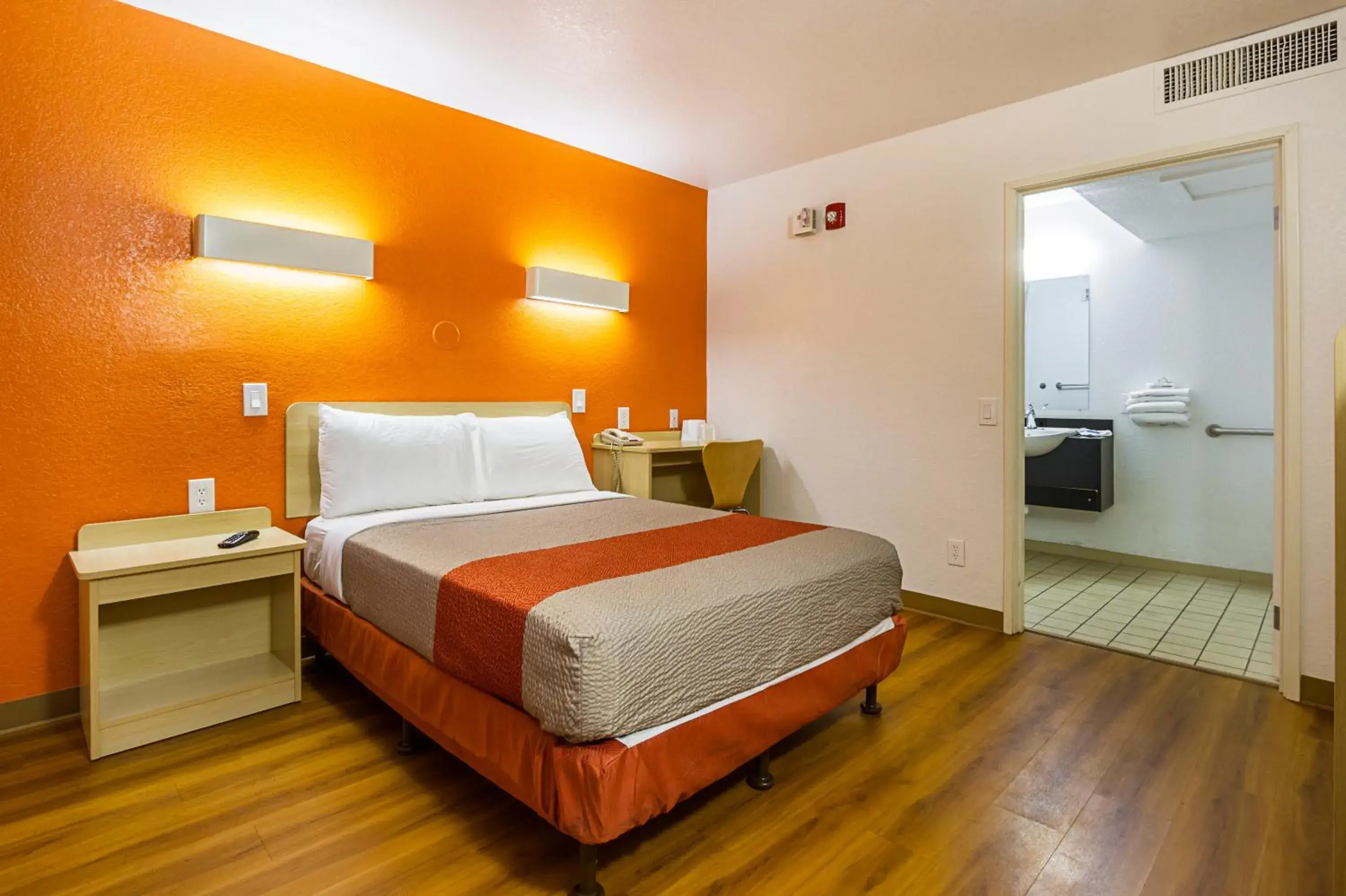 Bedroom, Bed in Motel 6 Mesa North Bedroom, Bed in Motel 6 Mesa North