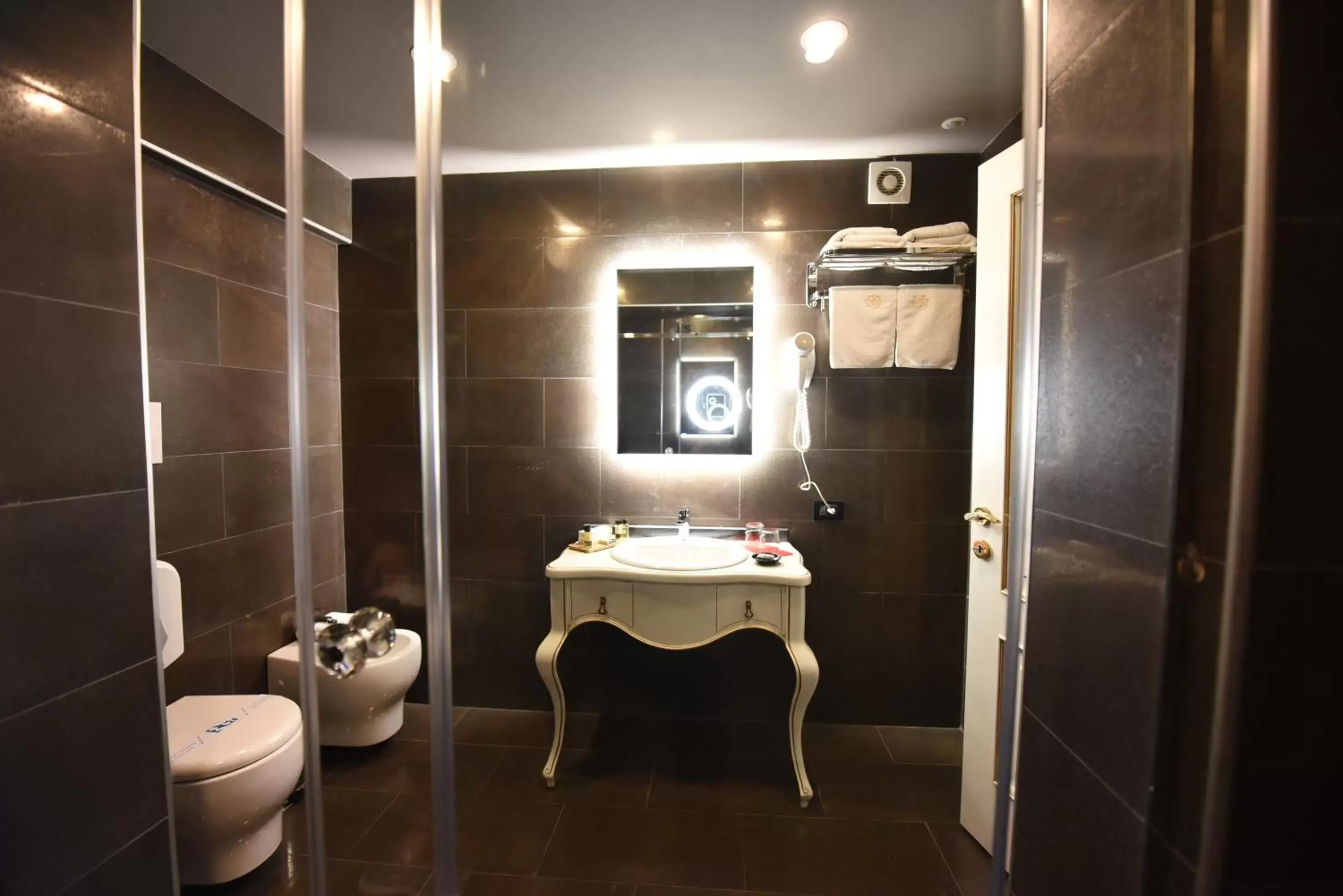 Deluxe Twin Room in Hotel Hymeti's Palace Deluxe Twin Room in Hotel Hymeti's Palace