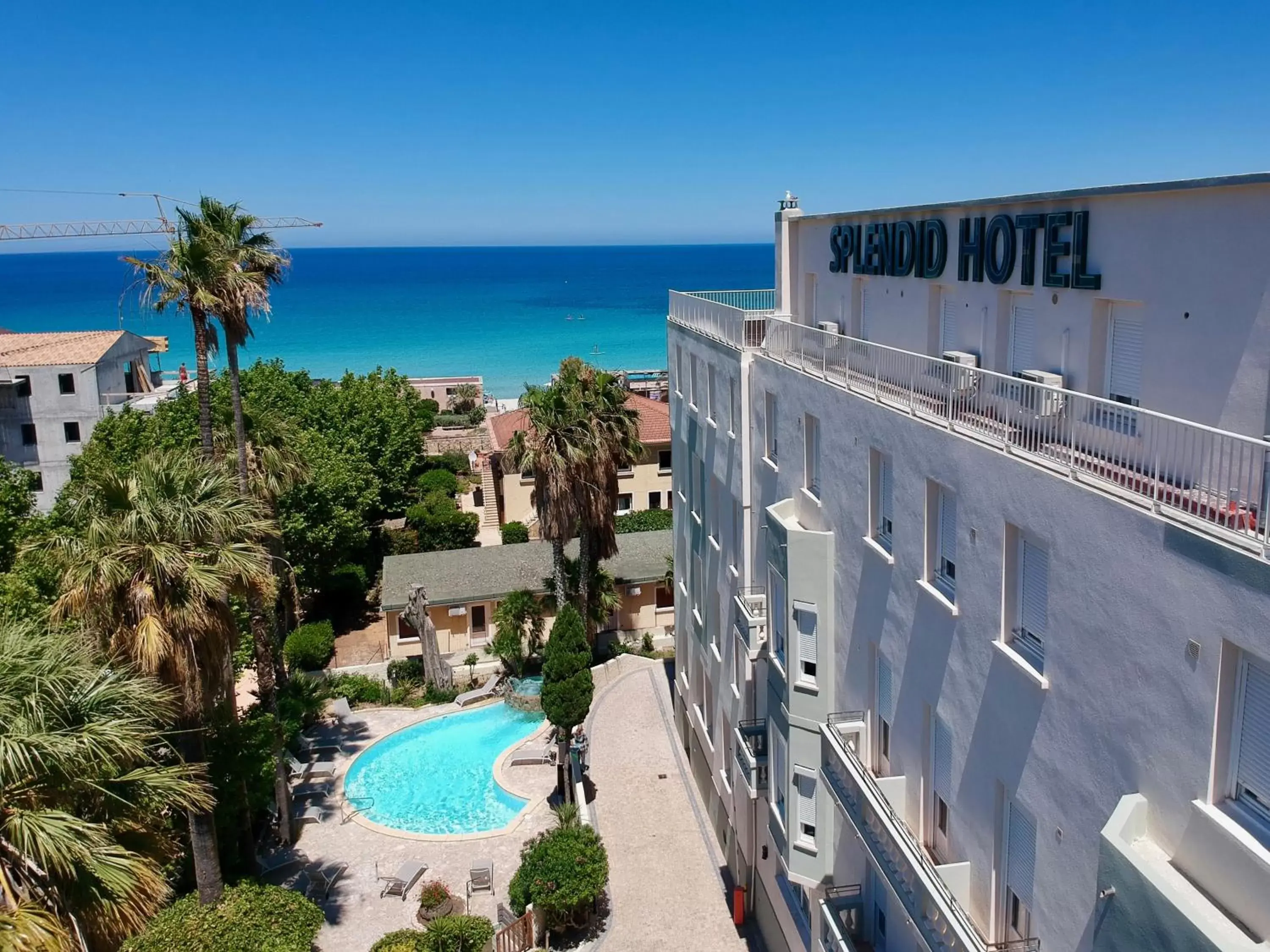 Facade/entrance, Pool View in Splendid Hôtel