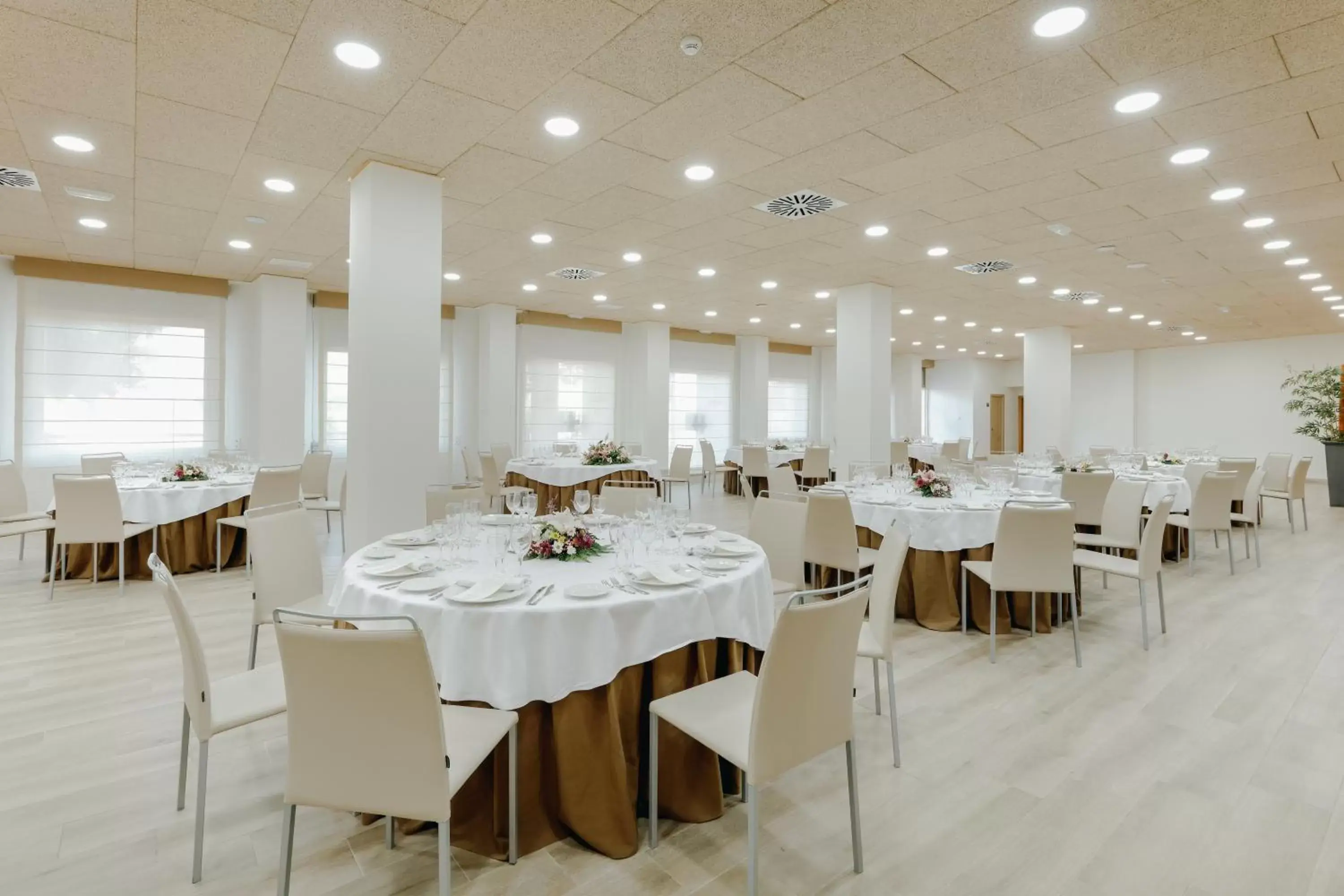 Banquet/Function facilities, Restaurant/Places to Eat in Hesperia Córdoba