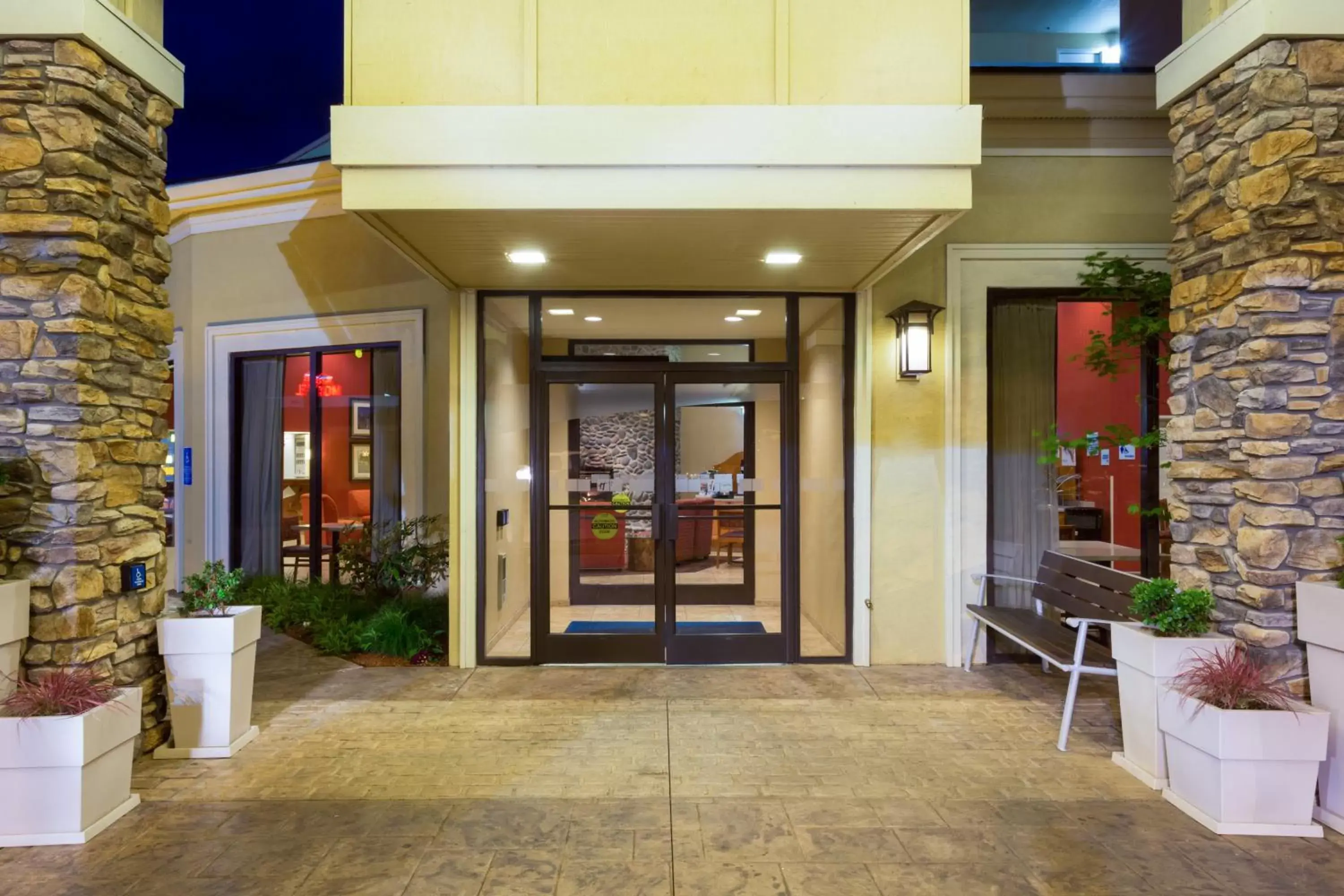 Property building in Holiday Inn Express Roseburg by IHG Property building in Holiday Inn Express Roseburg by IHG