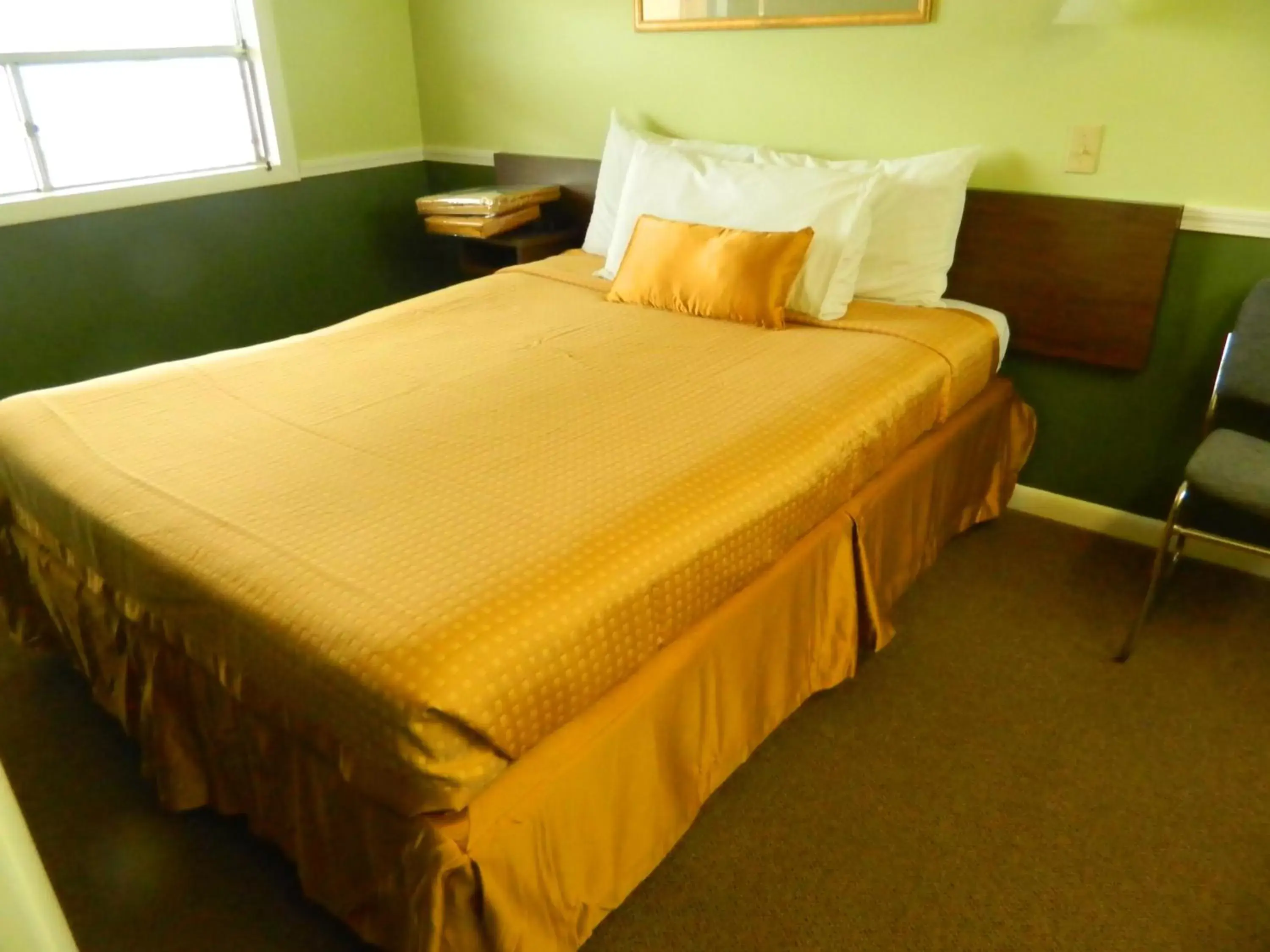 Decorative detail, Bed in Country Motor Inn