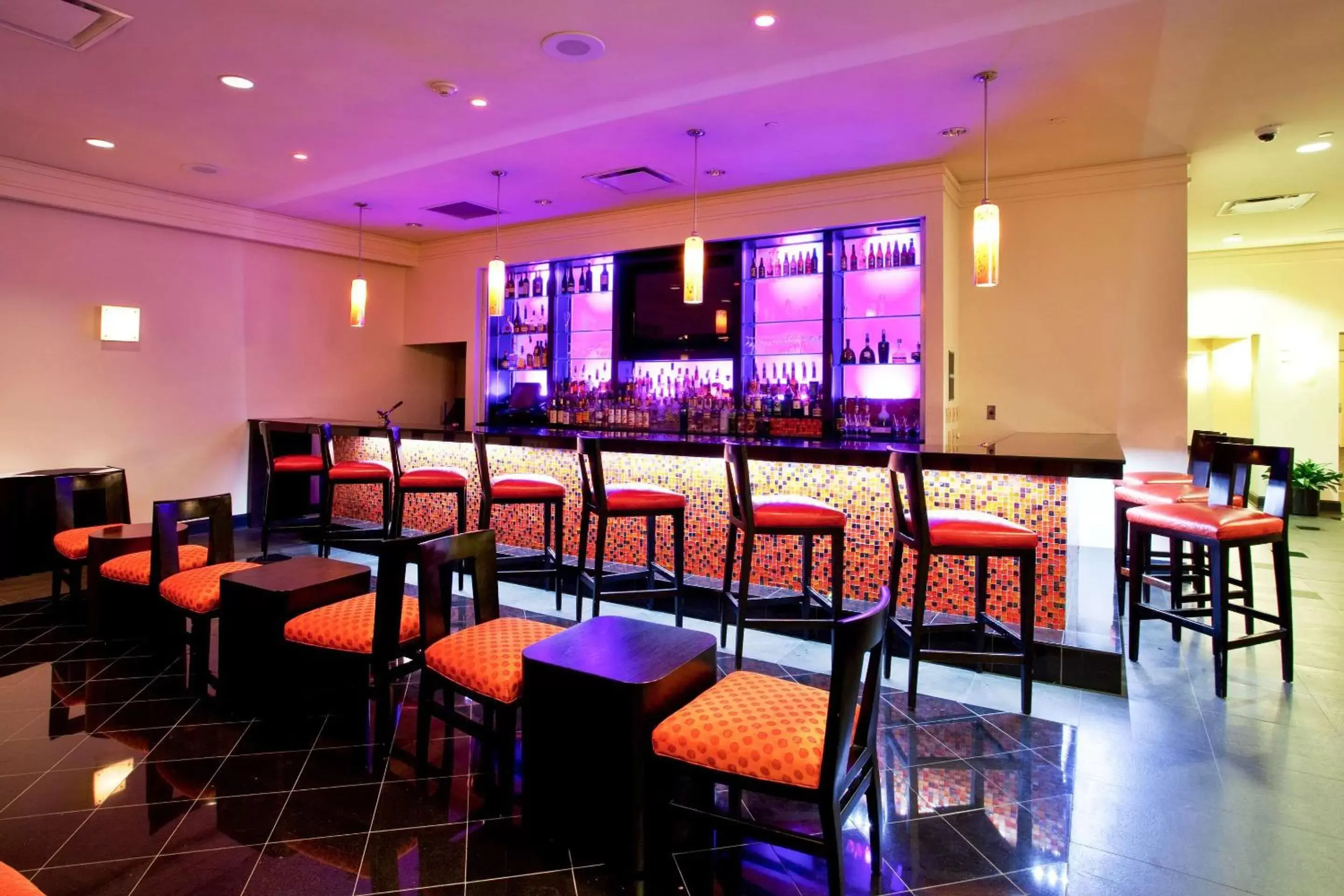 Lounge or bar, Restaurant/Places to Eat in Clarion Hotel New Orleans - Airport & Conference Center