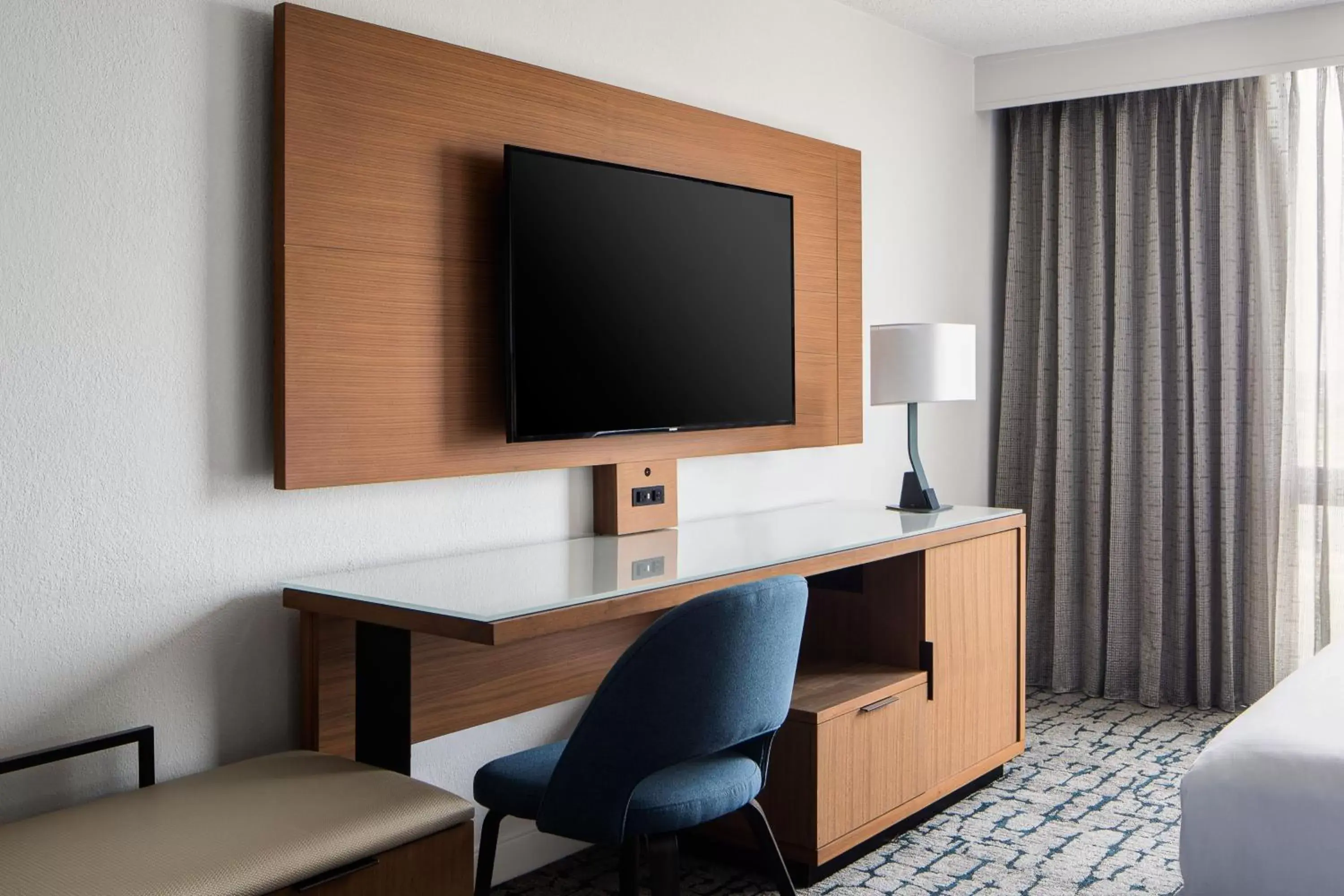 Photo of the whole room, TV/Entertainment Center in Houston Marriott South at Hobby Airport