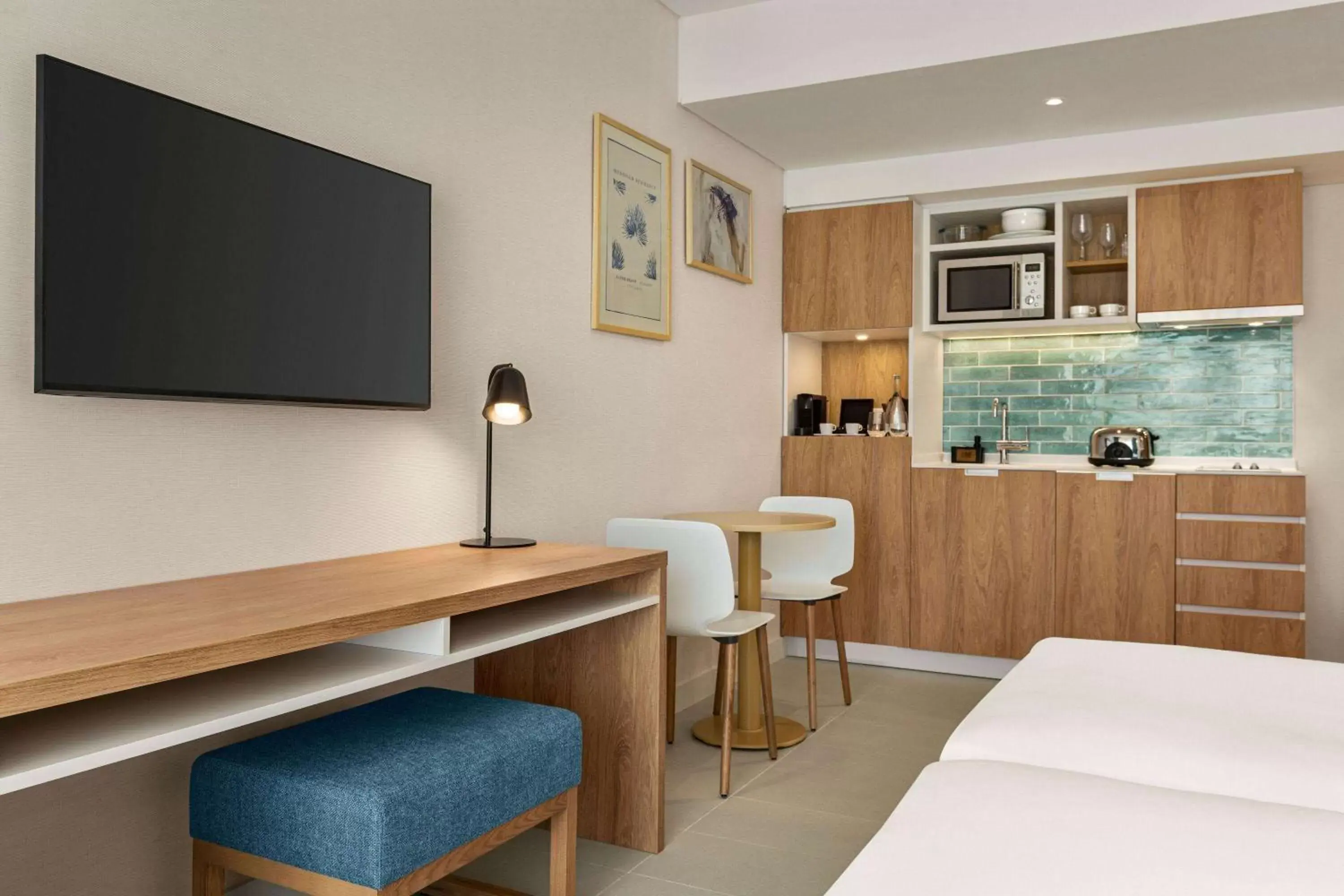 Bed, TV/Entertainment Center in Wyndham Residences Alvor Beach