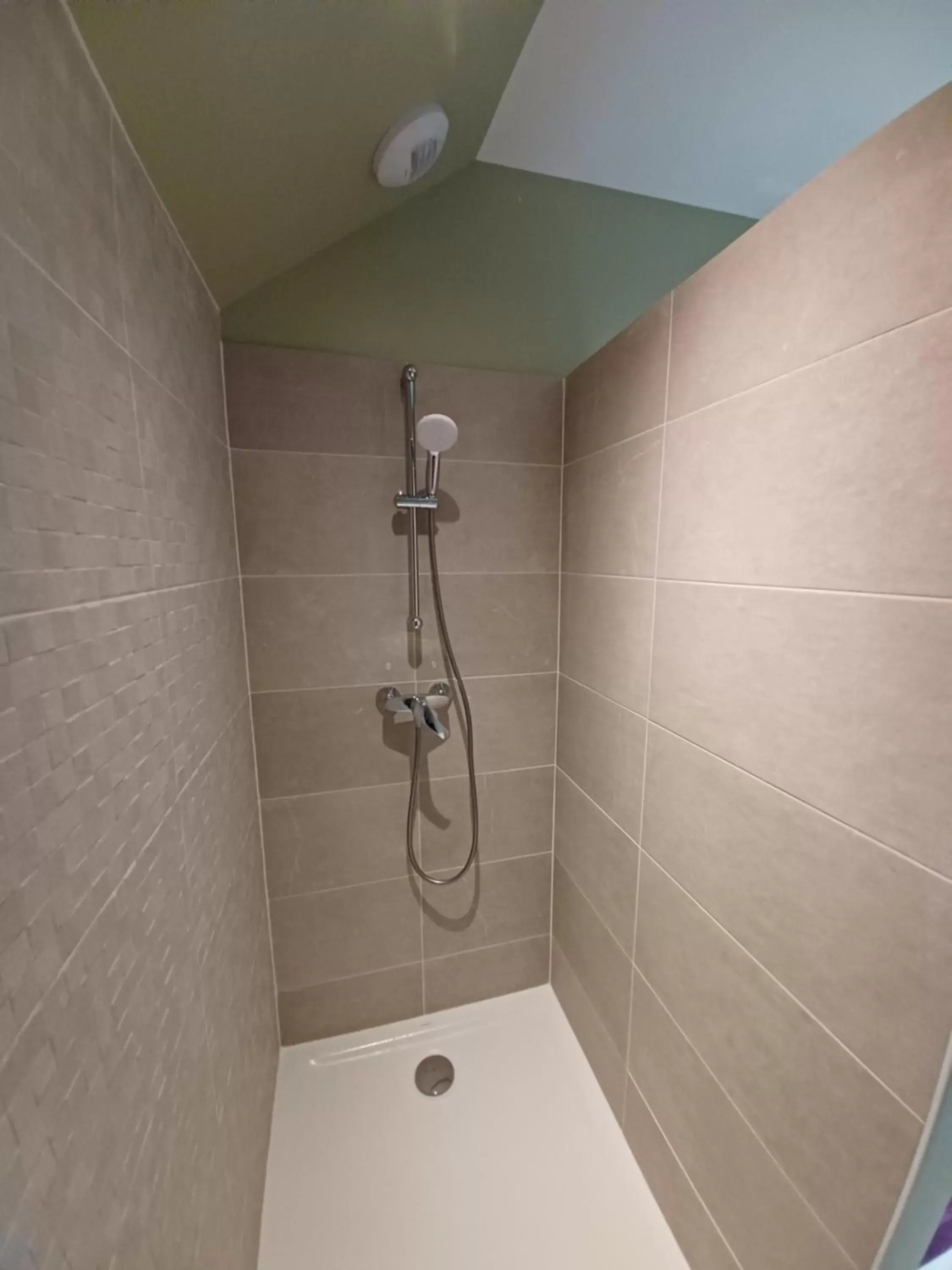 Shower, Bathroom in Rêve de Loire - Chambres d'hôtes