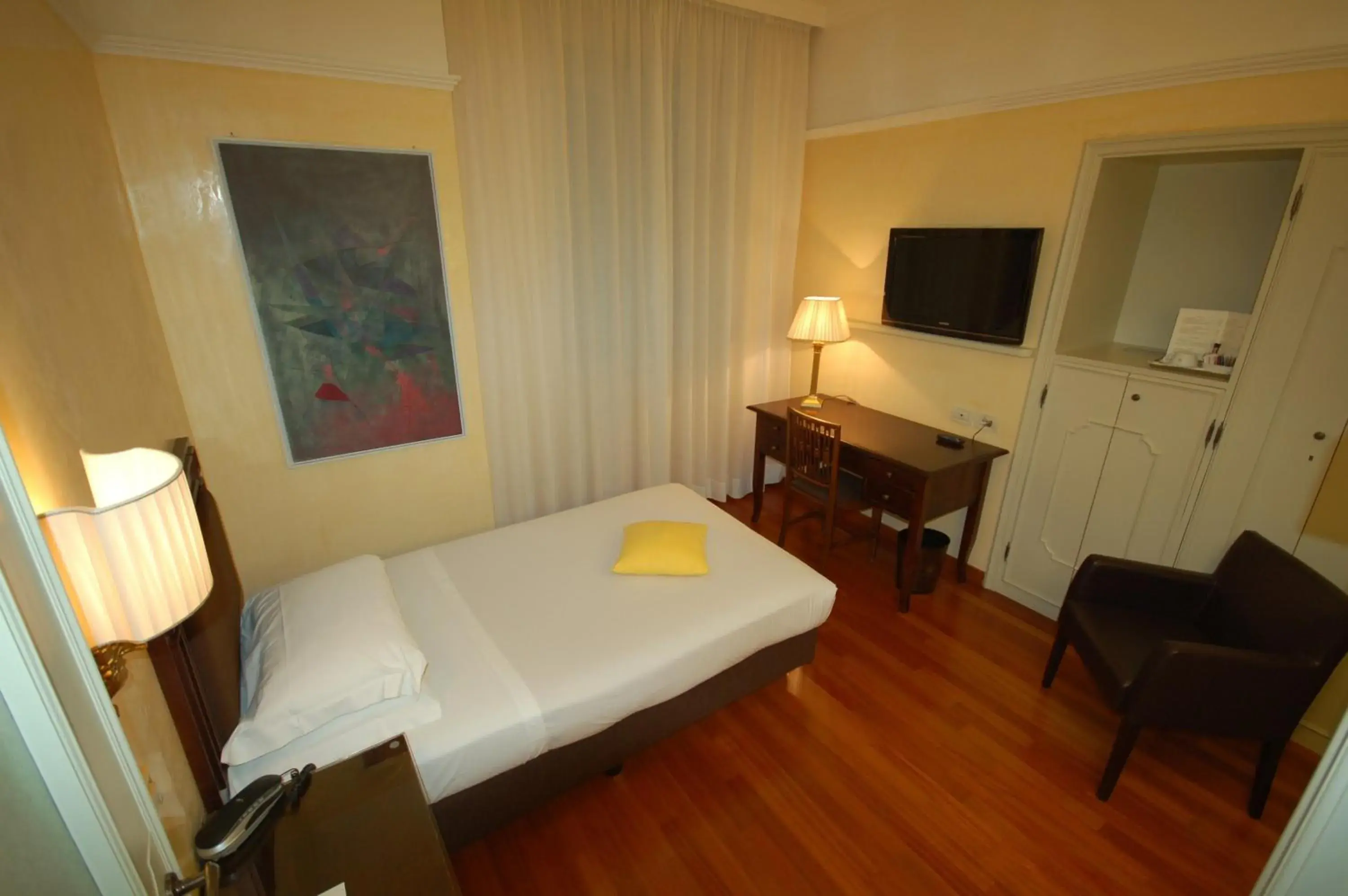 Standard Single Room in Astoria Hotel Italia