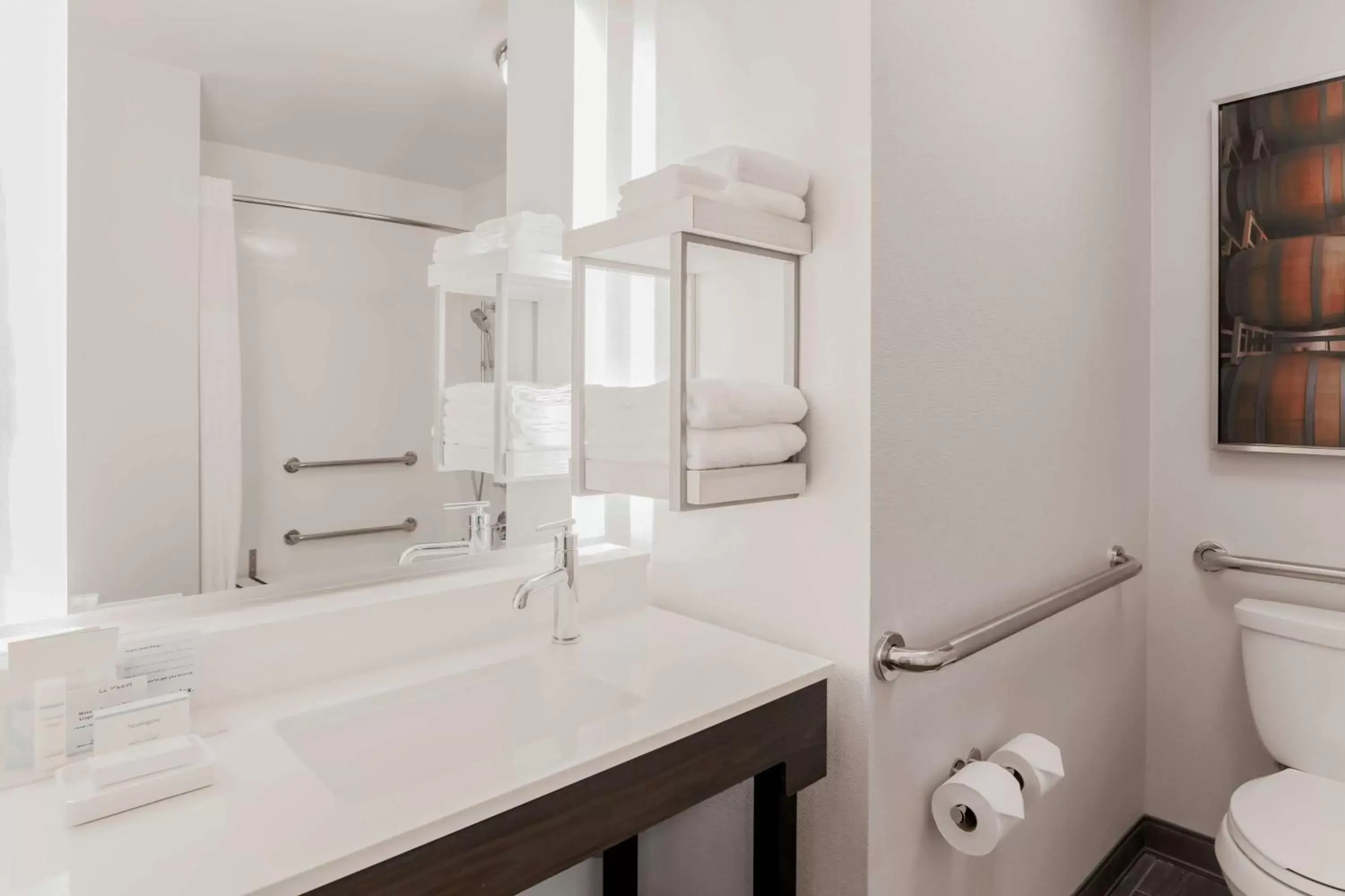Bathroom in Hampton Inn & Suites Windsor-Sonoma Wine Country