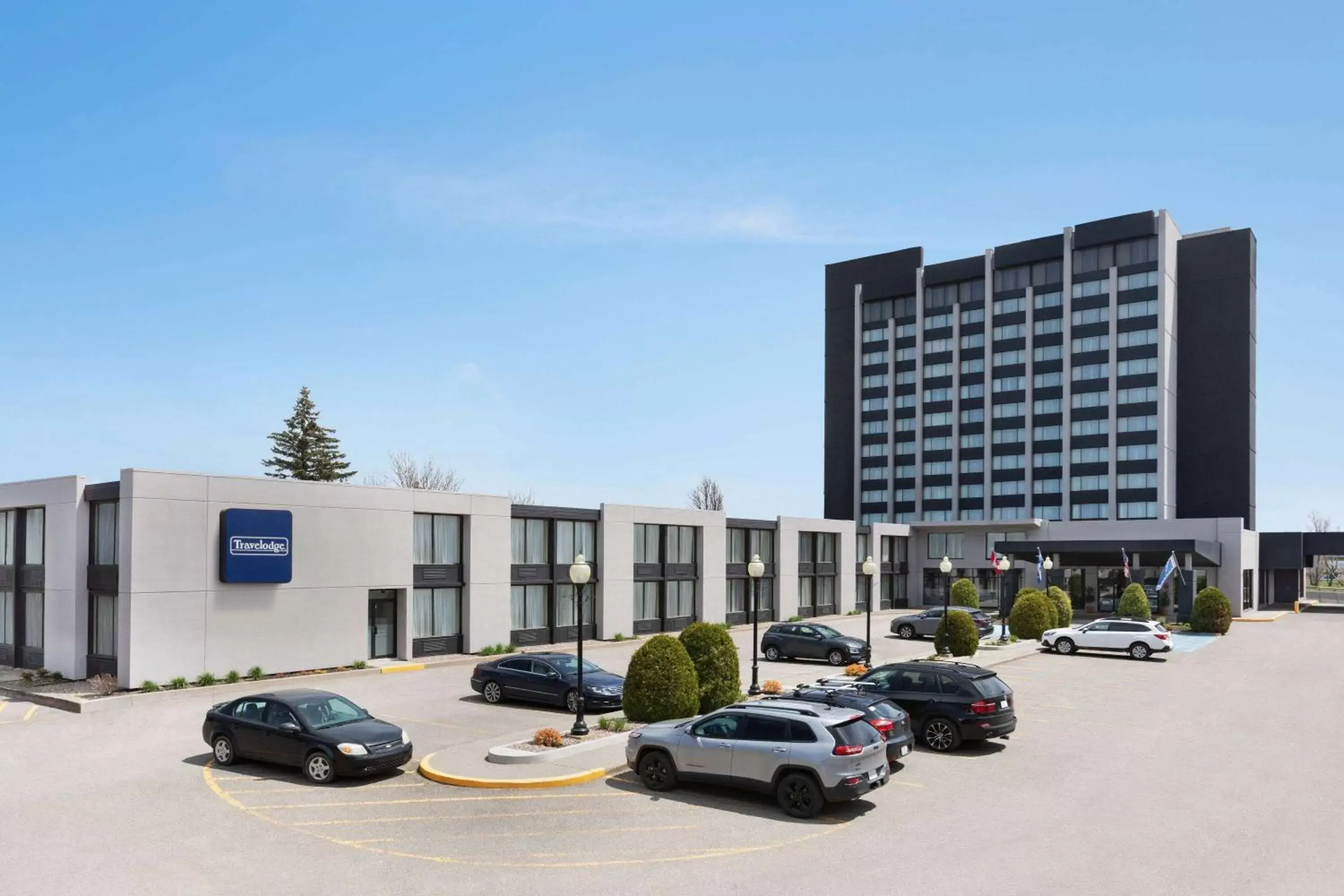 Property Building in Travelodge by Wyndham Quebec City Hotel & Convention Centre