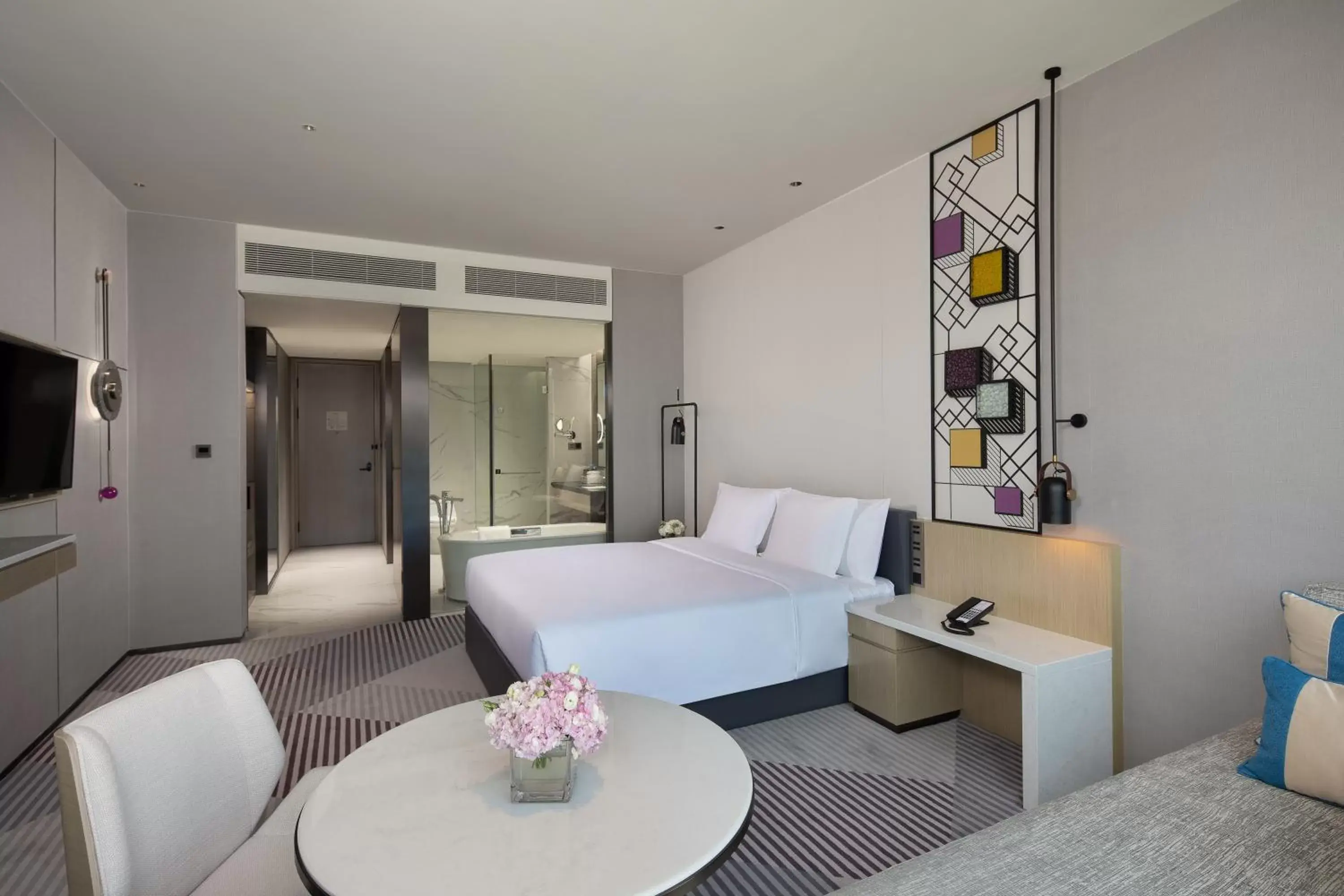 Photo of the whole room, Bed in Crowne Plaza Foshan Nanhai-an IHG Hotel-Free Shuttle Bus to Canton Fair Photo of the whole room, Bed in Crowne Plaza Foshan Nanhai-an IHG Hotel-Free Shuttle Bus to Canton Fair