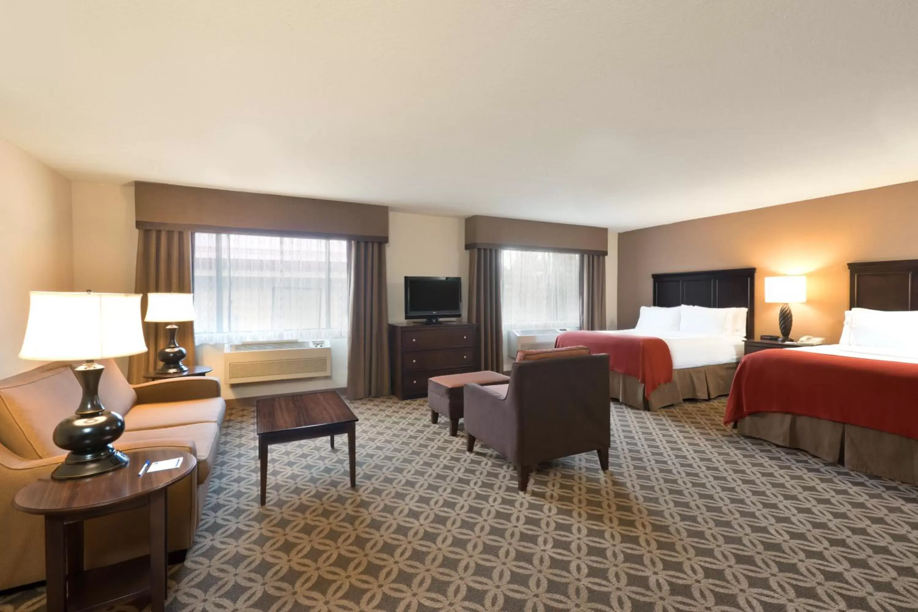 Photo of the whole room in Holiday Inn Express Show Low, an IHG Hotel