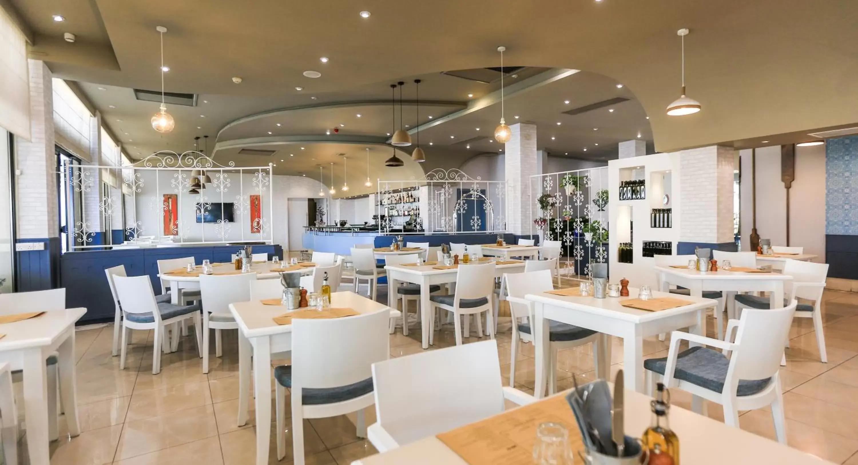 Restaurant/Places to Eat in Marina Hotel Corinthia Beach Resort Malta