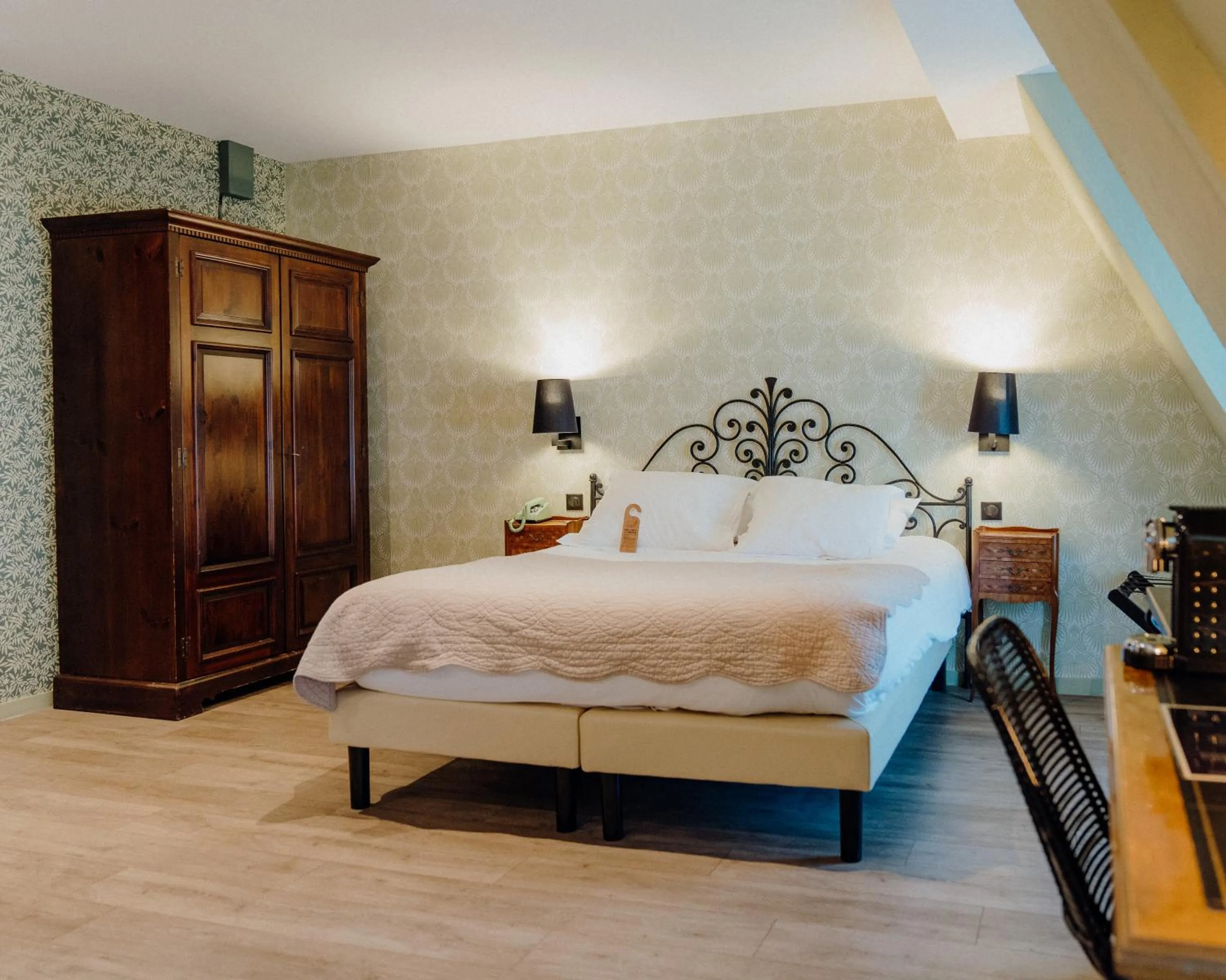 Bed in Hotel Le Grimaldi by Happyculture