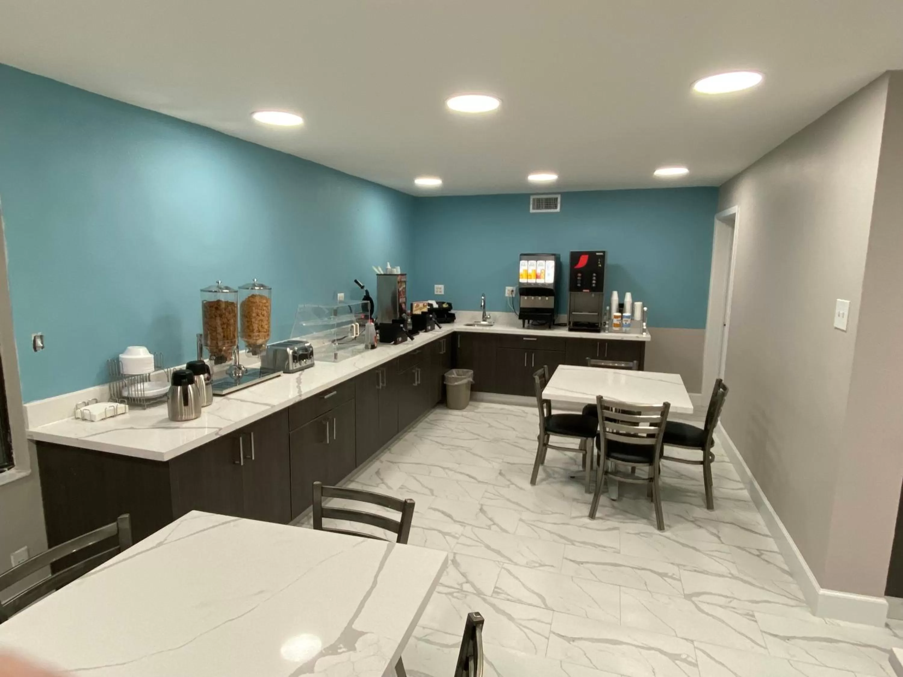 Coffee/tea facilities in Days Inn by Wyndham Waco University Area