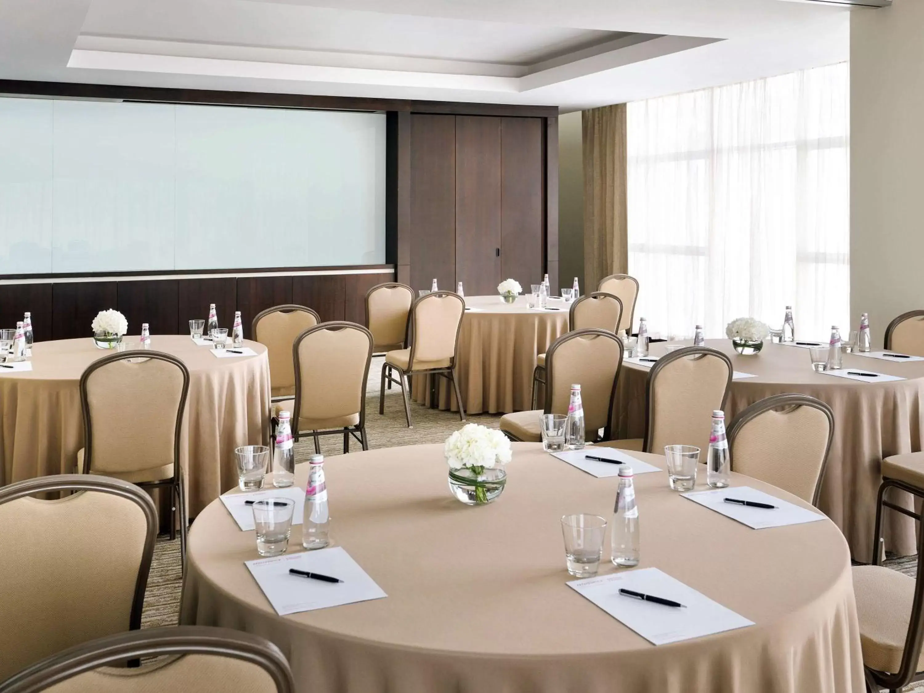 Meeting/conference room, Business Area/Conference Room in Mövenpick Hotel Jumeirah Lakes Towers Dubai