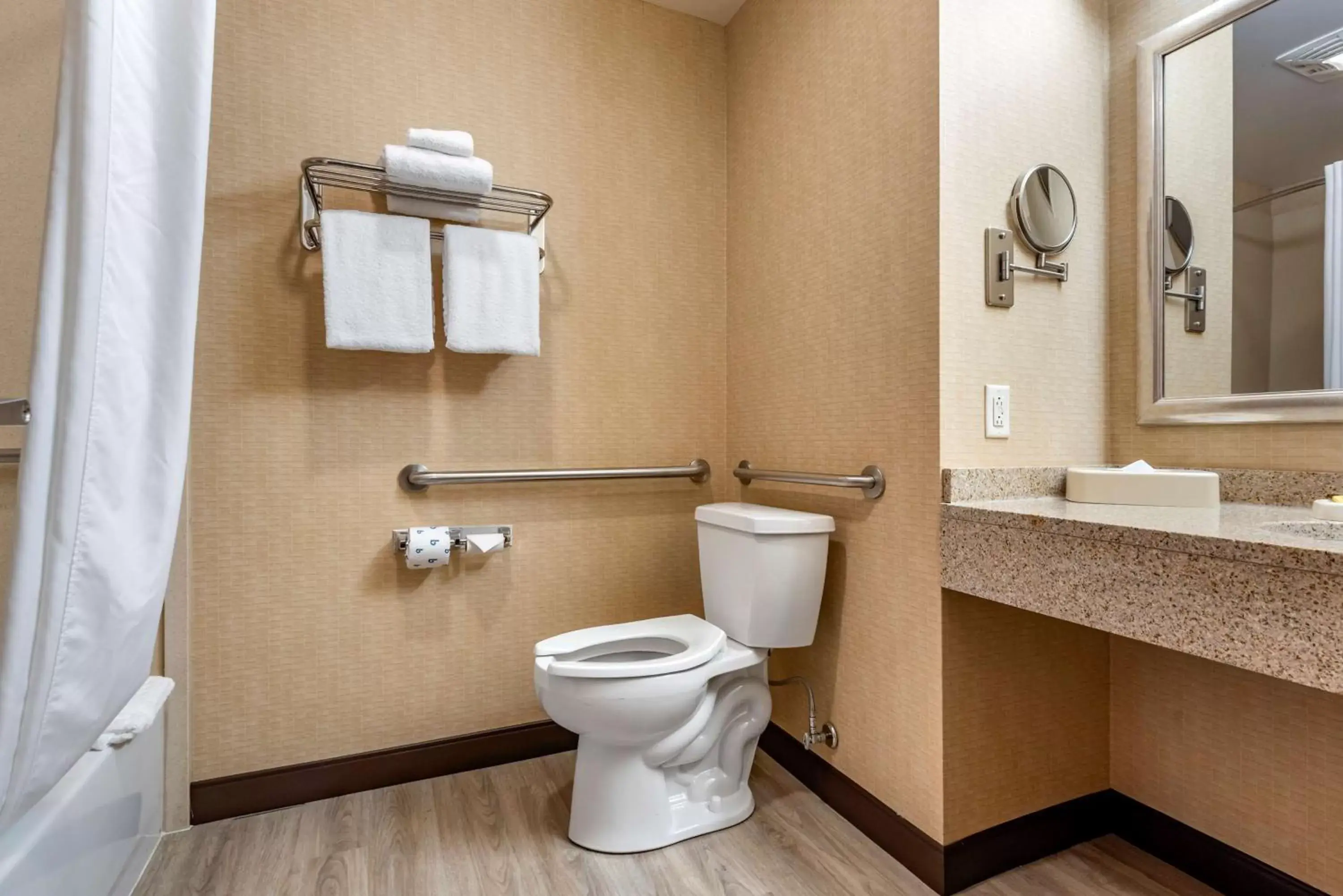 Bathroom in Best Western PLUS Victor Inn & Suites