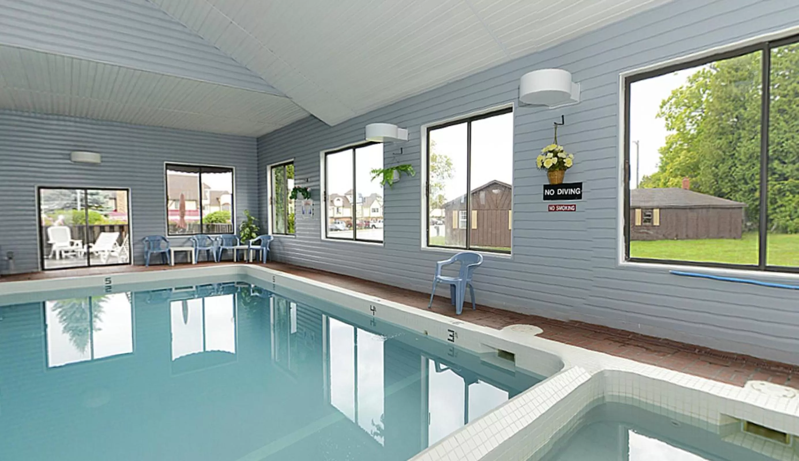 Swimming pool in Americas Best Value Inn Saint Ignace