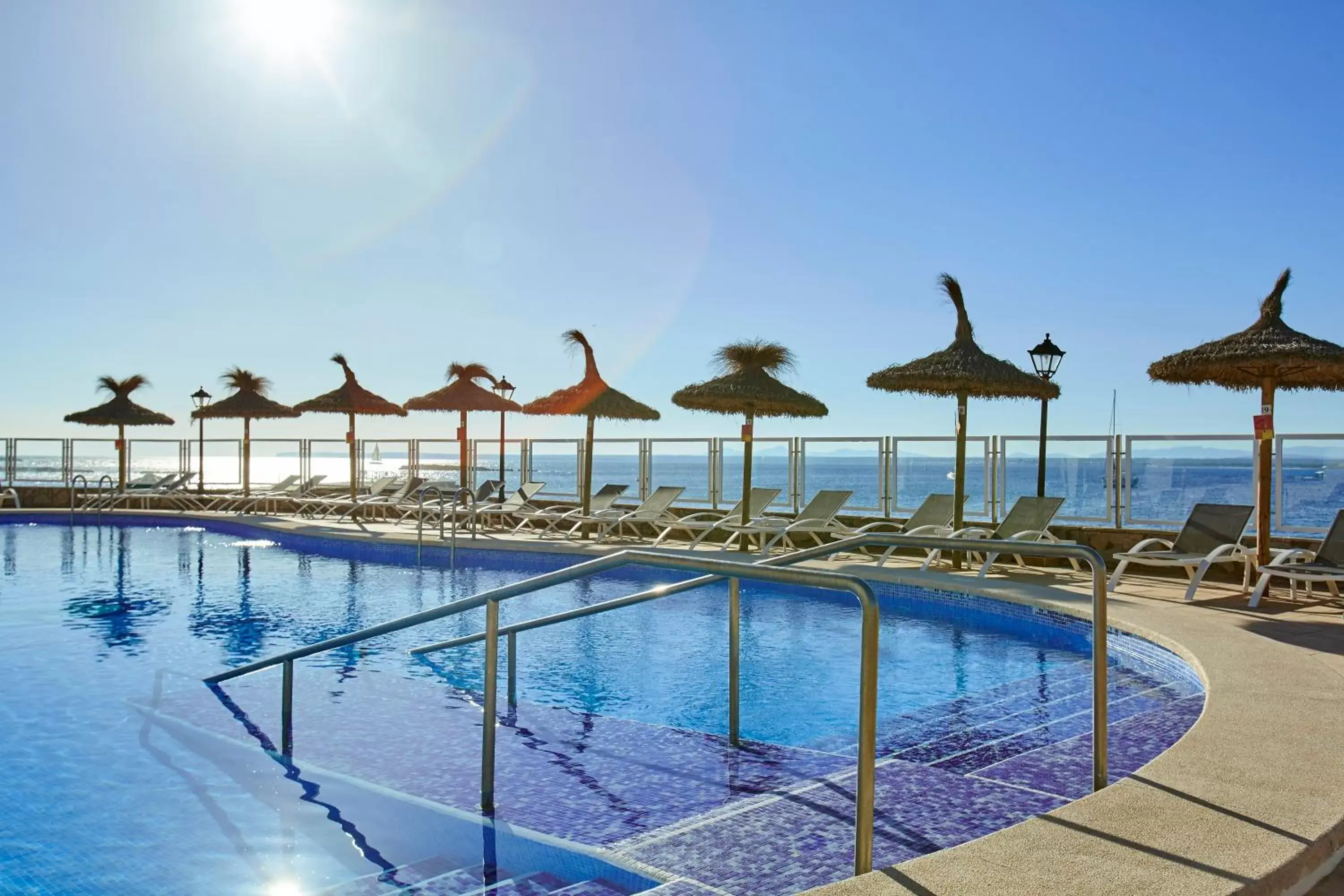 Swimming Pool in Universal Hotel Marqués