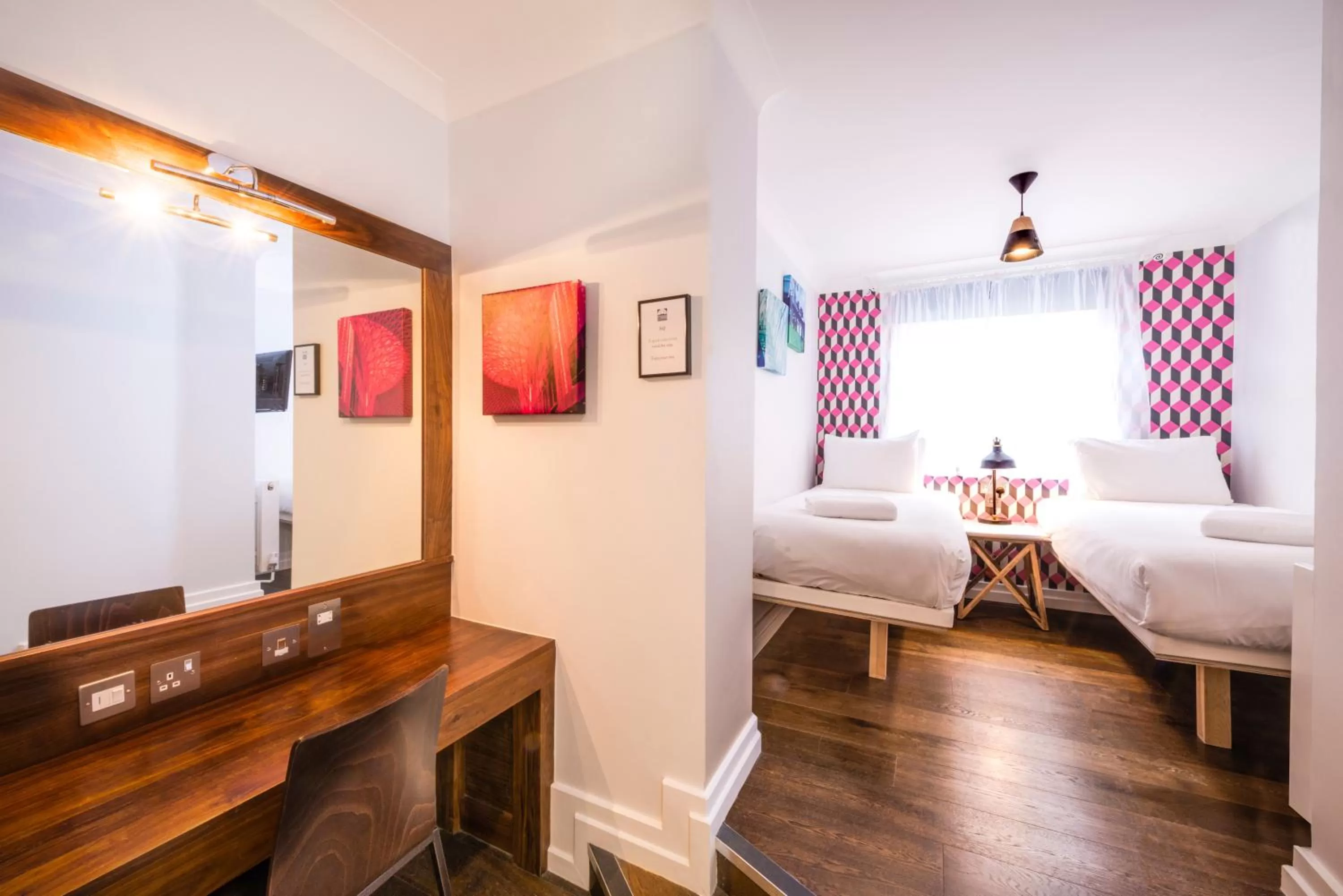 Photo of the whole room, Bed in The California - London Kings Cross