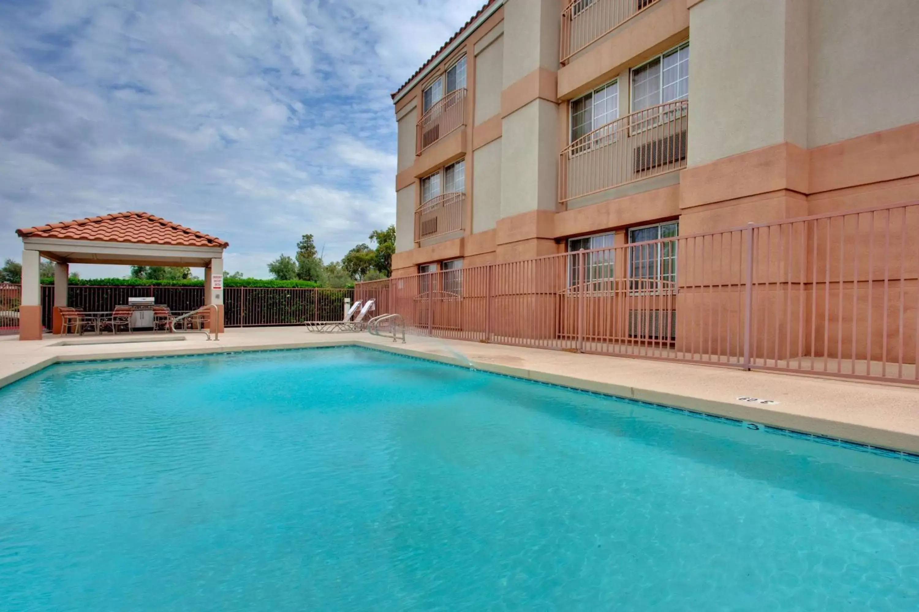 Pool view, Swimming Pool in Sonesta Simply Suites Phoenix Tempe