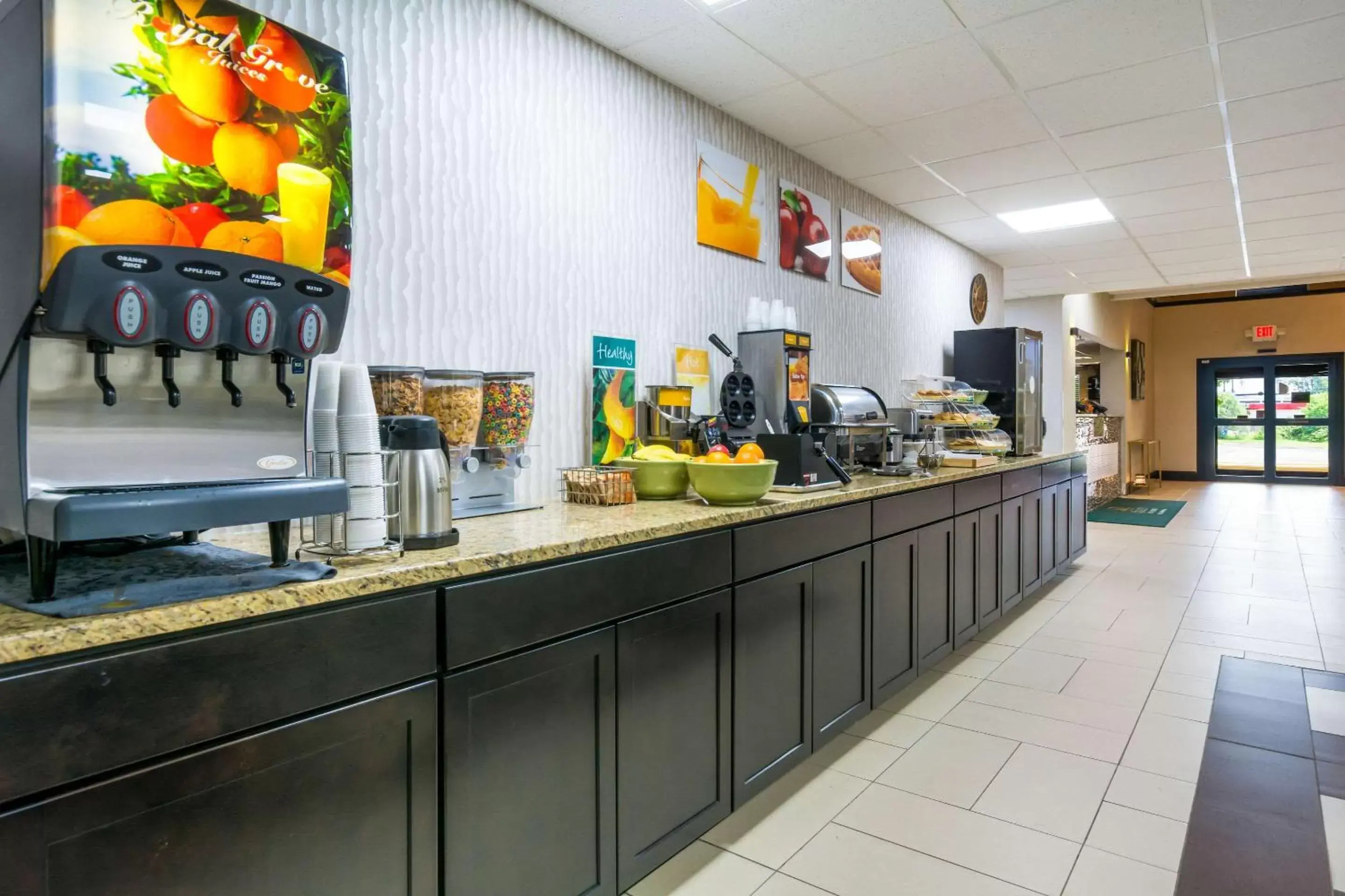 Restaurant/Places to Eat in Quality Inn & Suites-Sellersburg
