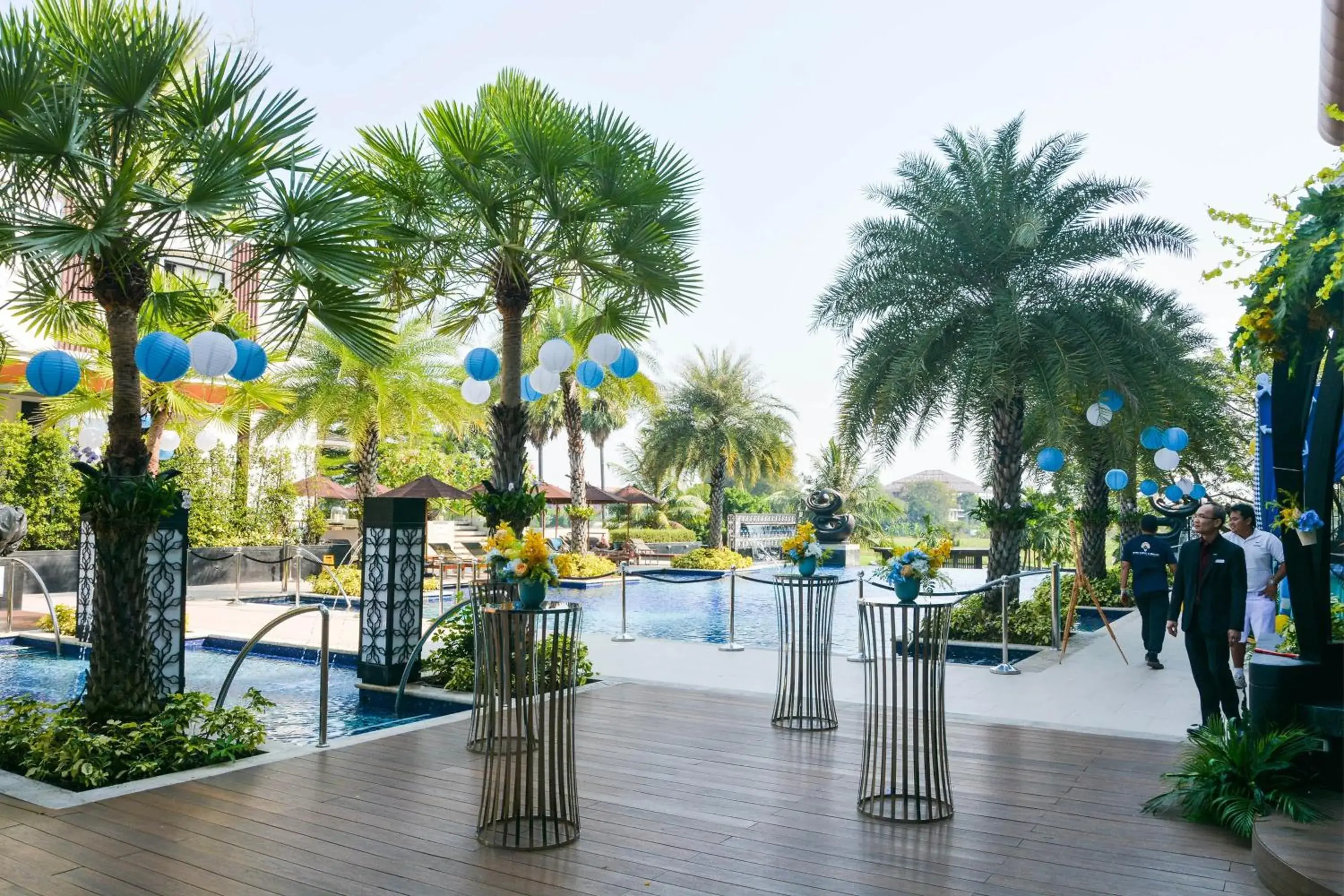 Swimming pool in Le Meridien Suvarnabhumi, Bangkok Golf Resort and Spa